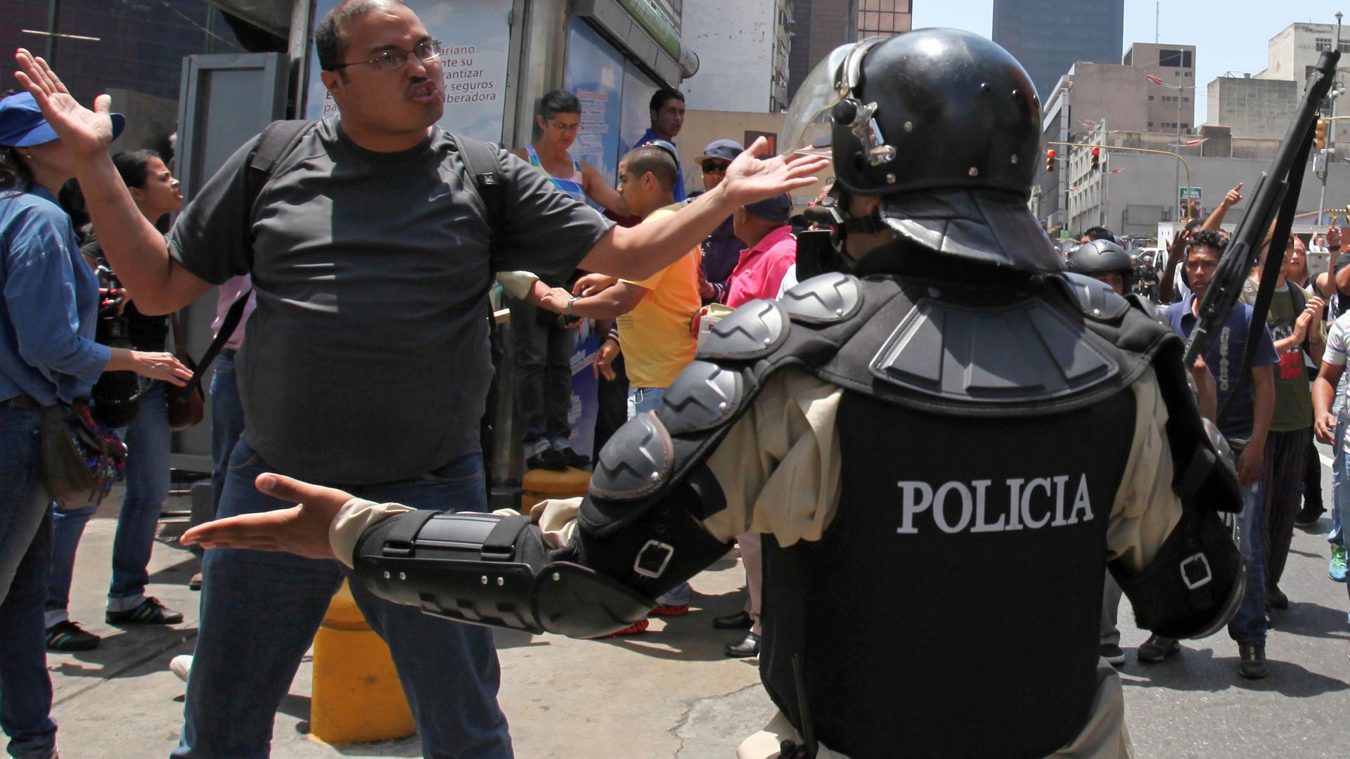 Venezuela_Student_Mar_Llen_8_