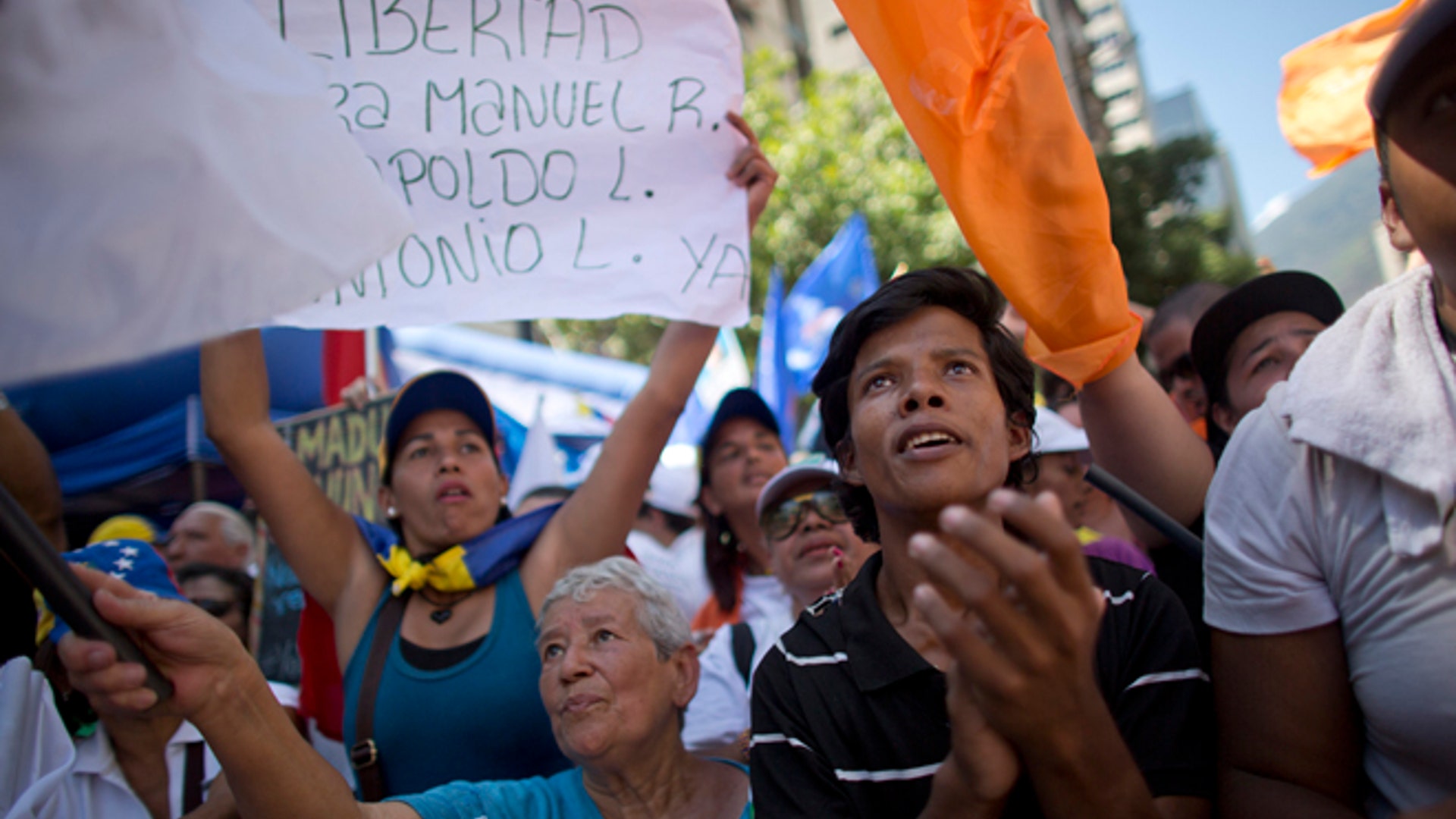 Venezuela_dueling_marches__5_
