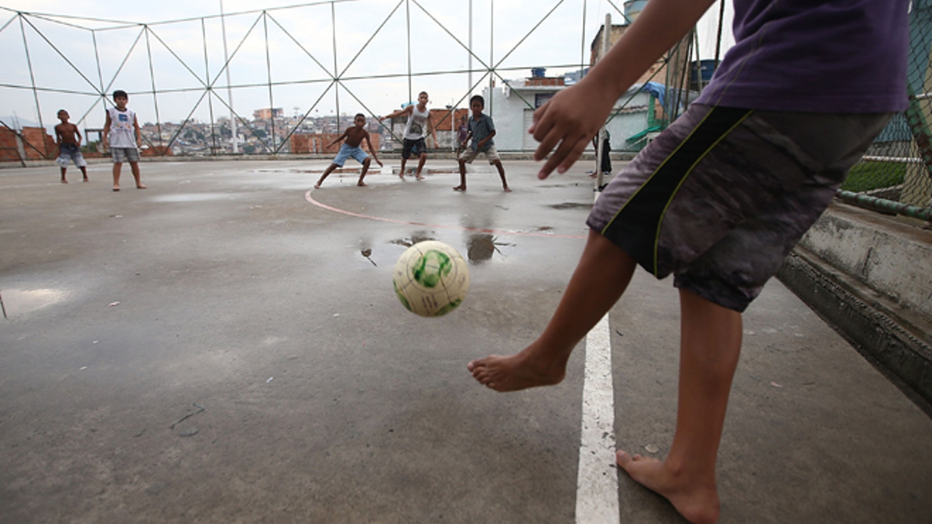 Violence_favela_Rio_Latino_1