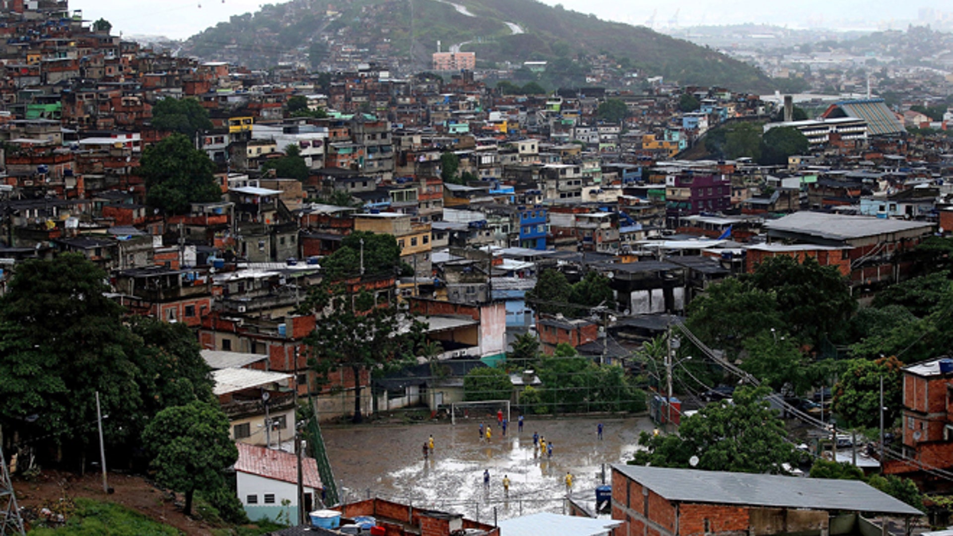 Violence_favela_Rio_Latino_4