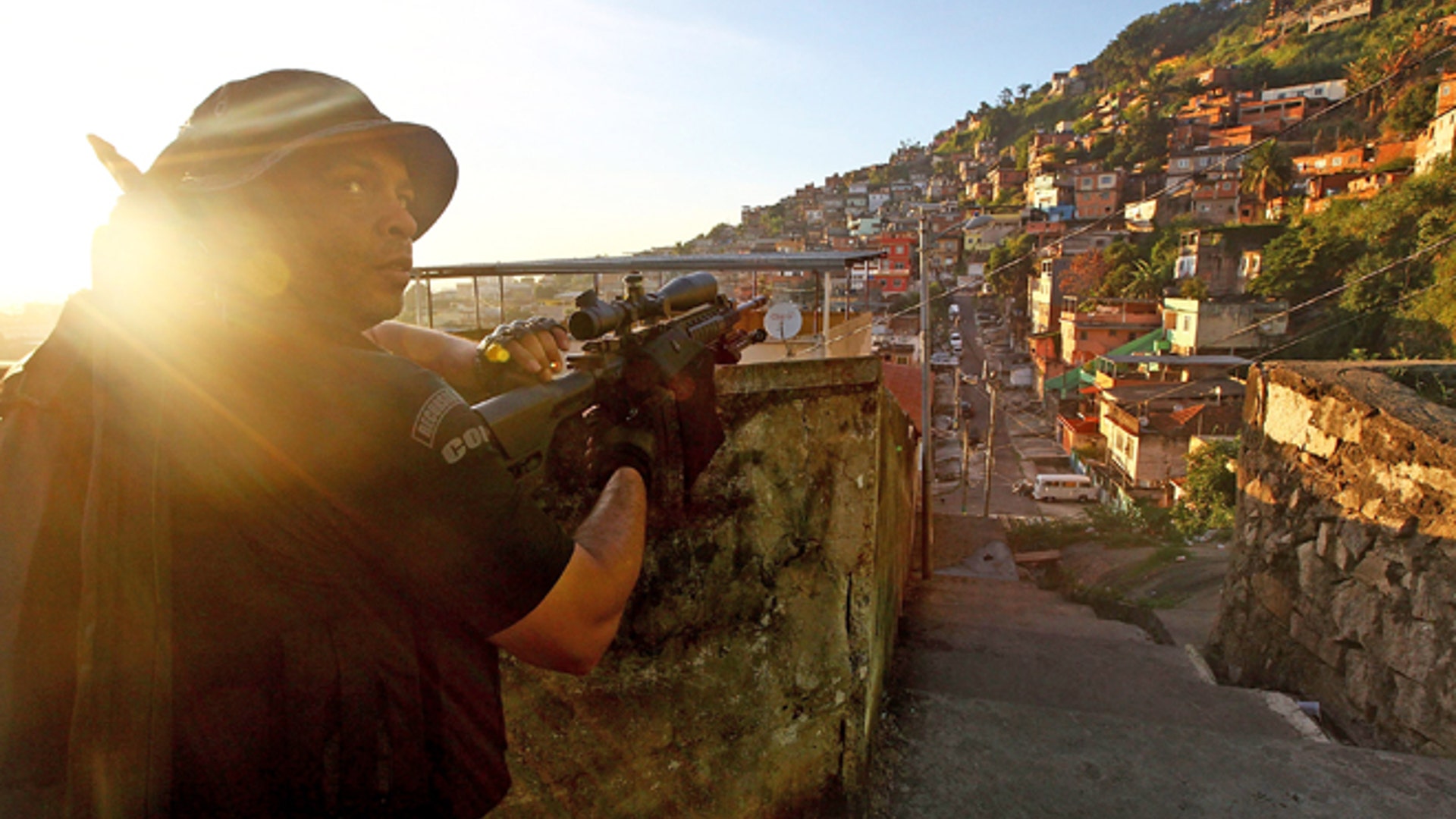 Violence_favela_Rio_Latino_5