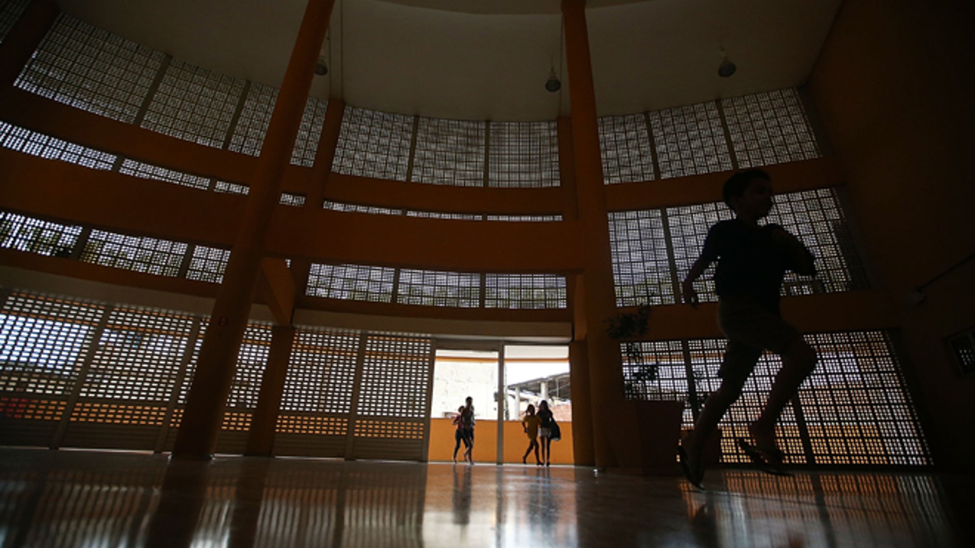 Violence_favela_Rio_Latino_7