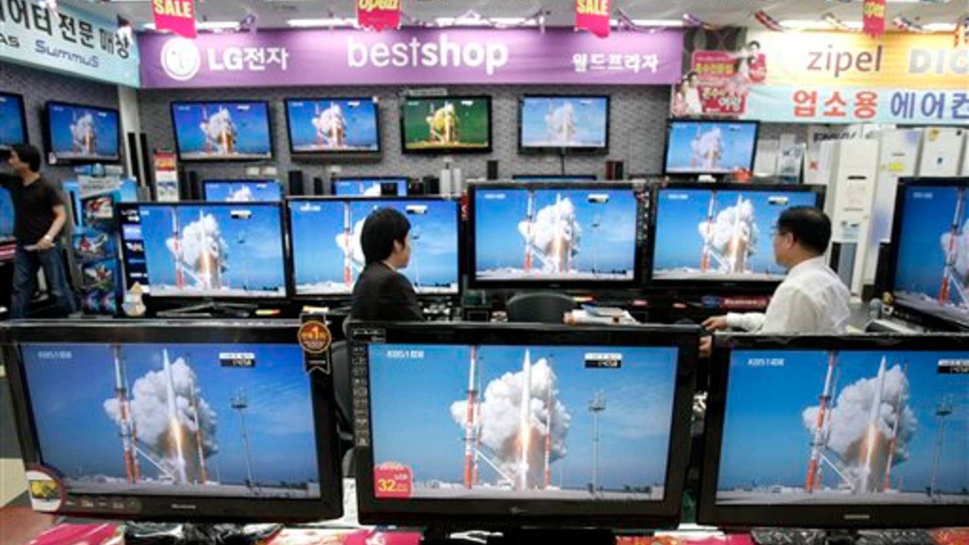 Watching_the_Launch_Live