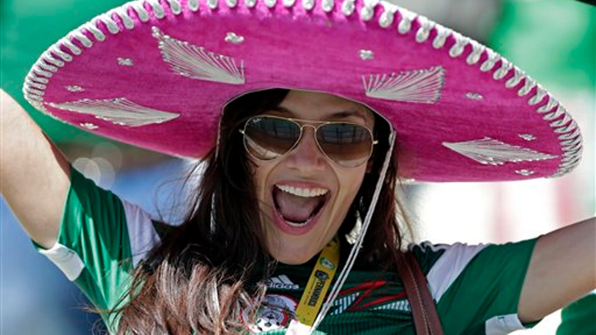 World_Cup_Women_fans_10