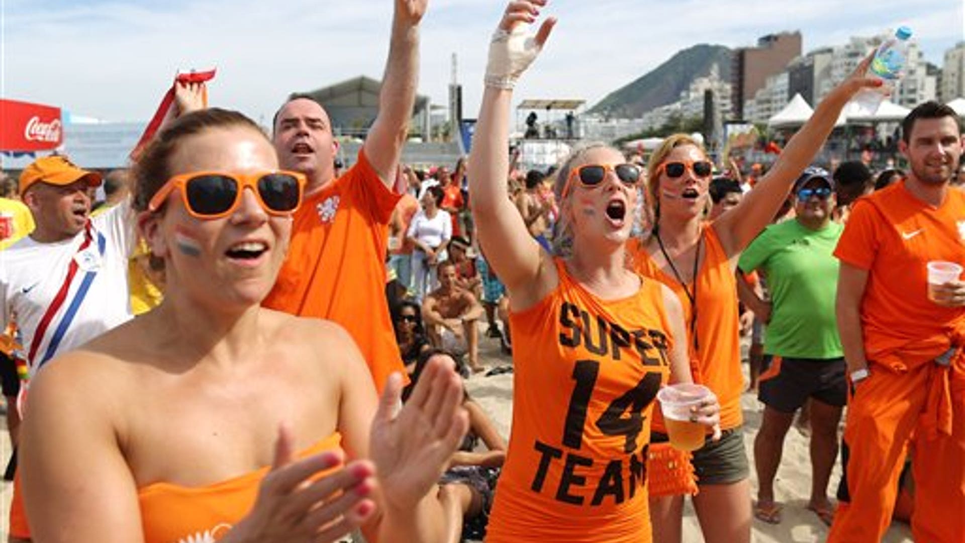 World_Cup_Women_fans_12