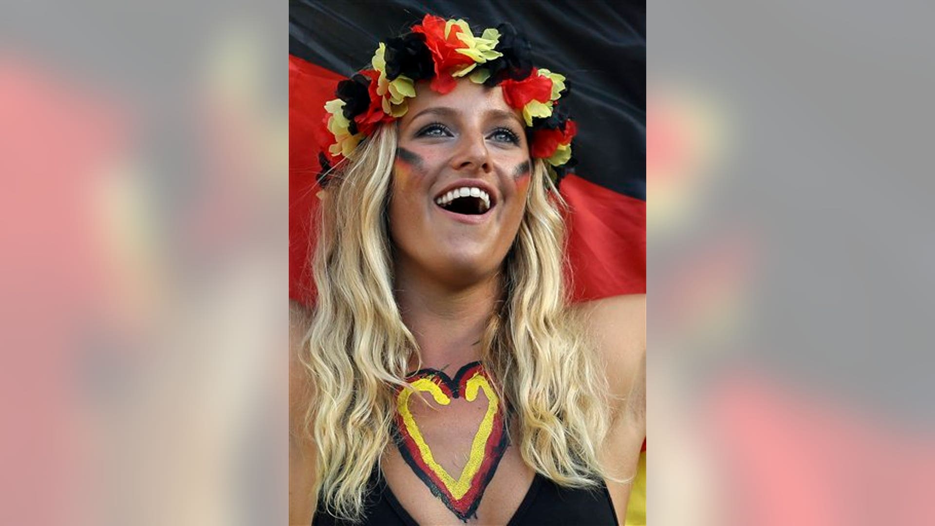 World_Cup_Women_fans_16