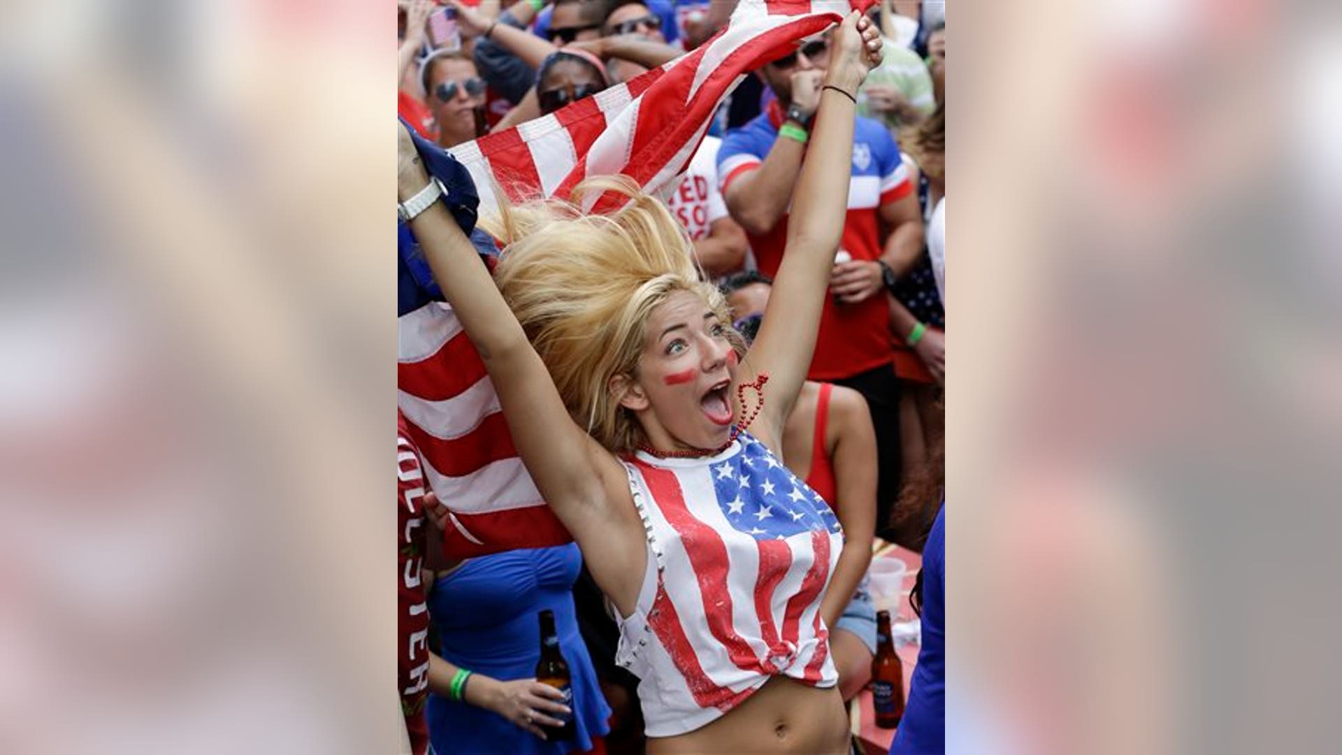 World_Cup_Women_fans_17