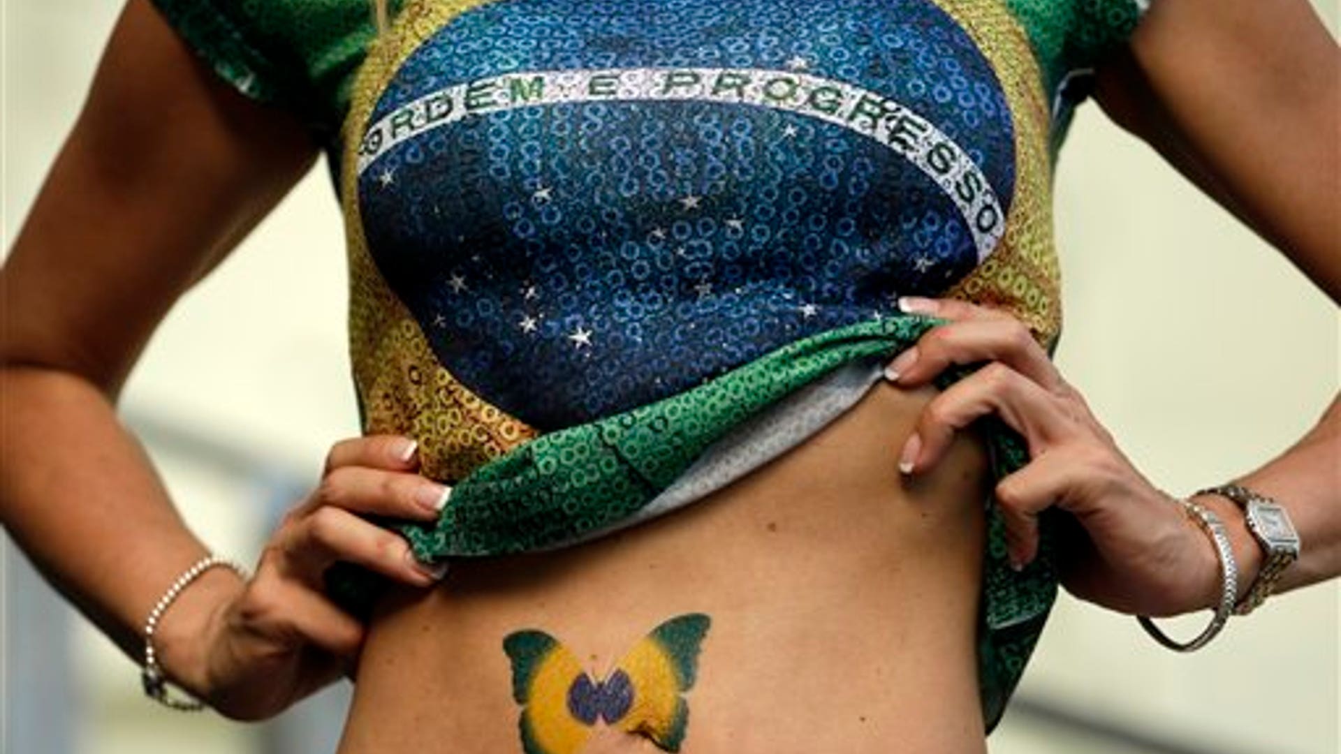 World_Cup_Women_fans_4