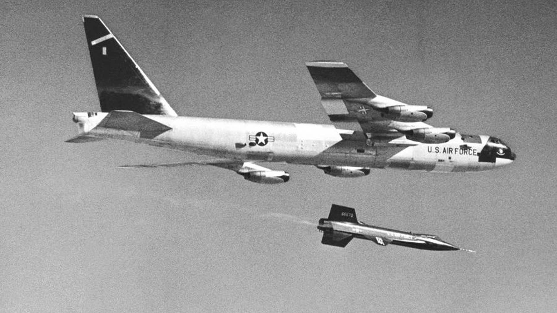 X_15_Launces_from_B_52