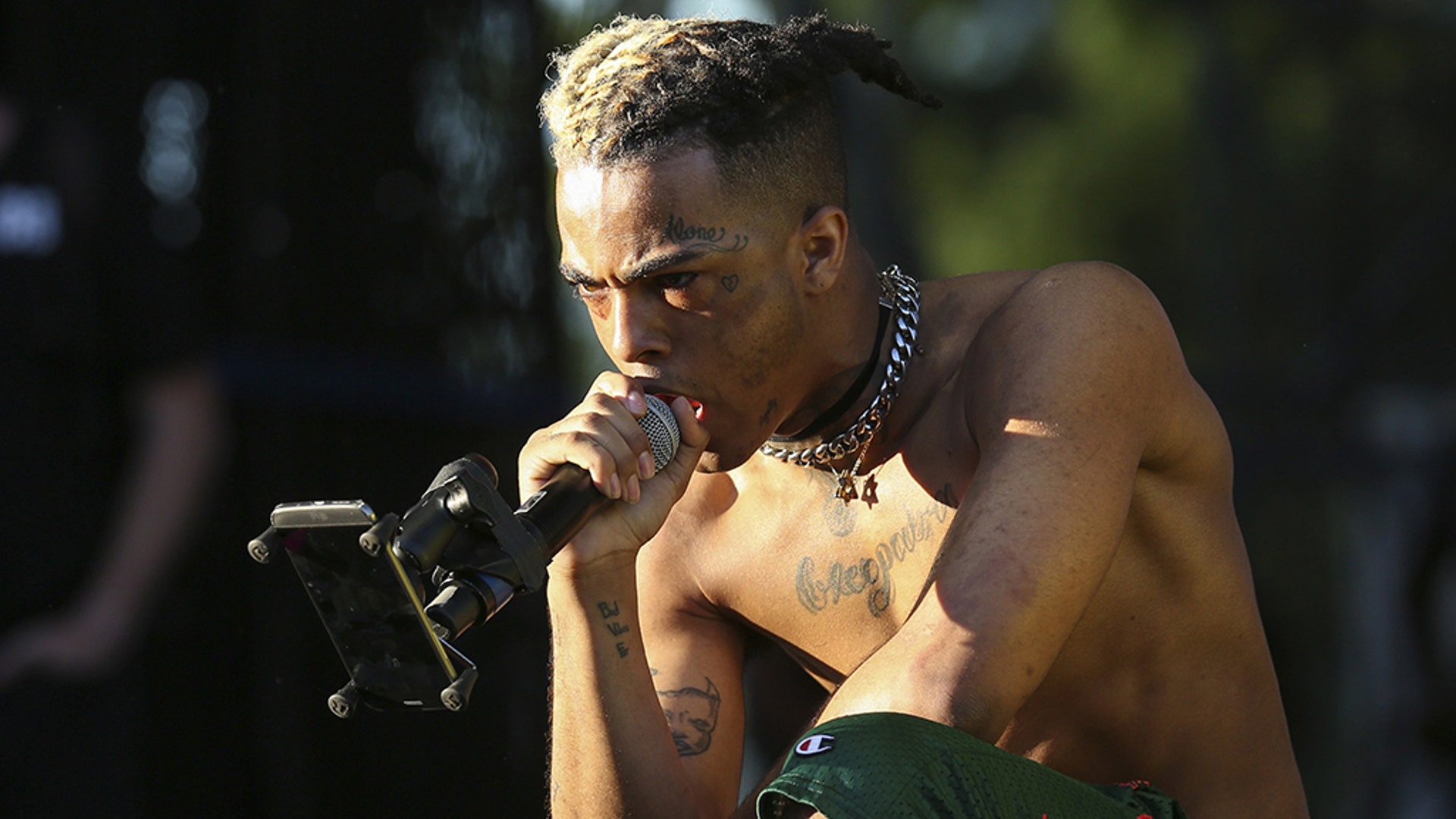 May 6, 2017 - Downtown Miami, Florida, USA - XXXTentacion performs during the second day of the Rolling Loud Festival in downtown Miami on Saturday, May 6, 2017. (Credit Image: © Matias J. Ocner/TNS via ZUMA Wire)