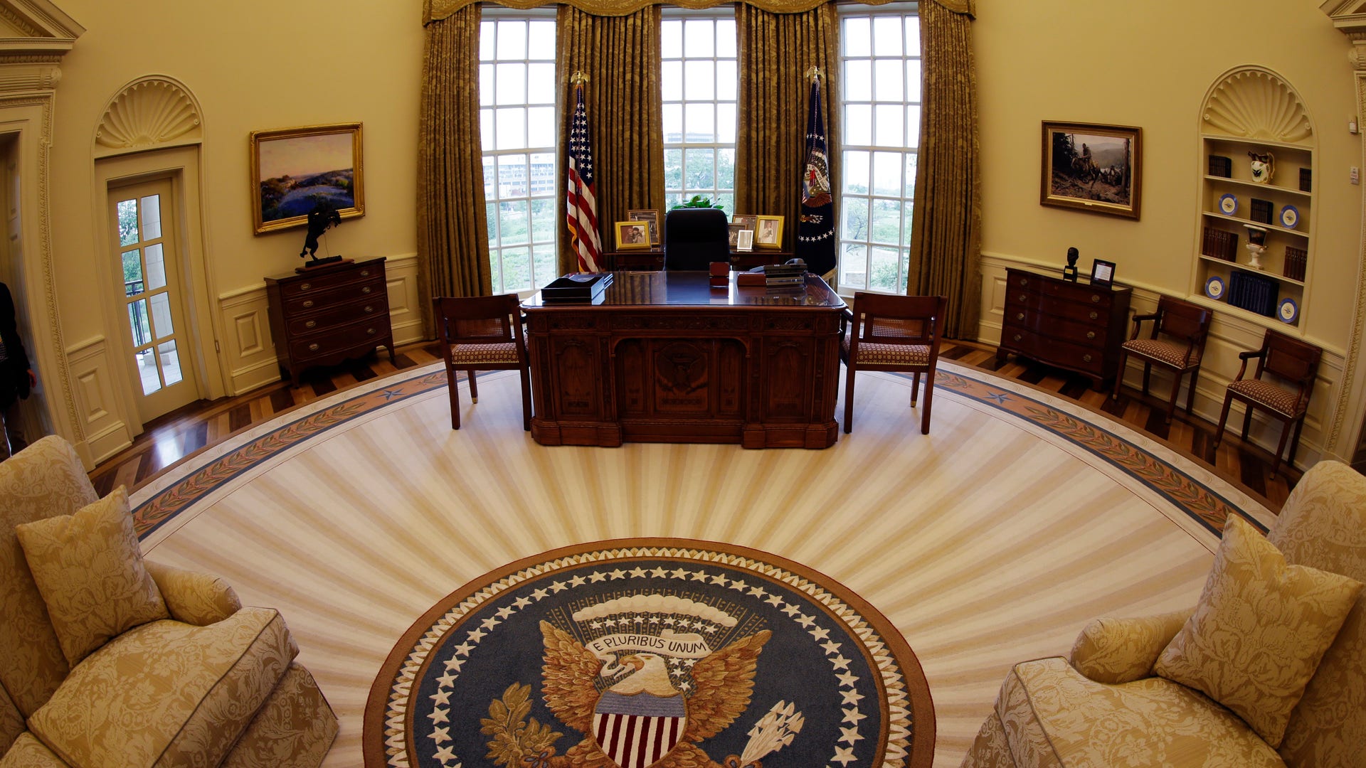 Bush_Library_Garc_13__a