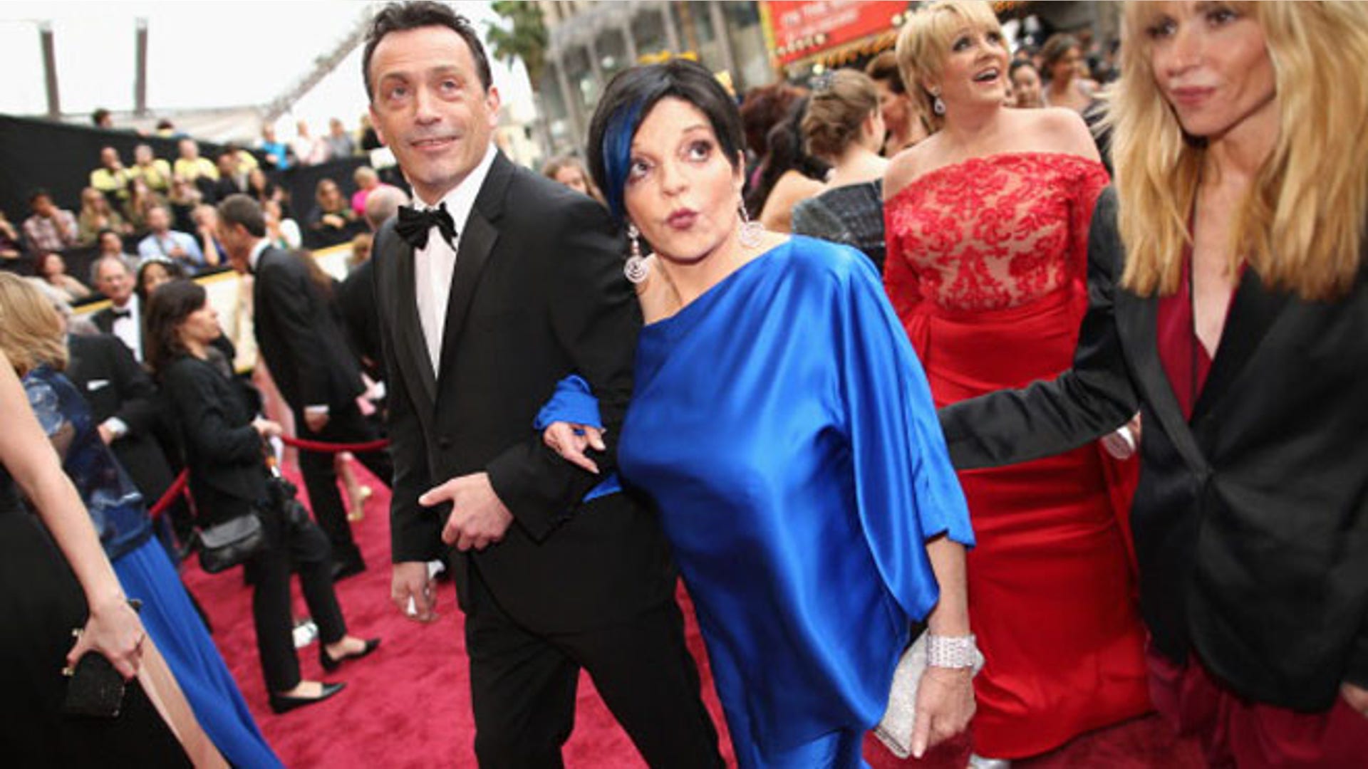 Liza_Minnelli_Red_Carpet_86_Oscars