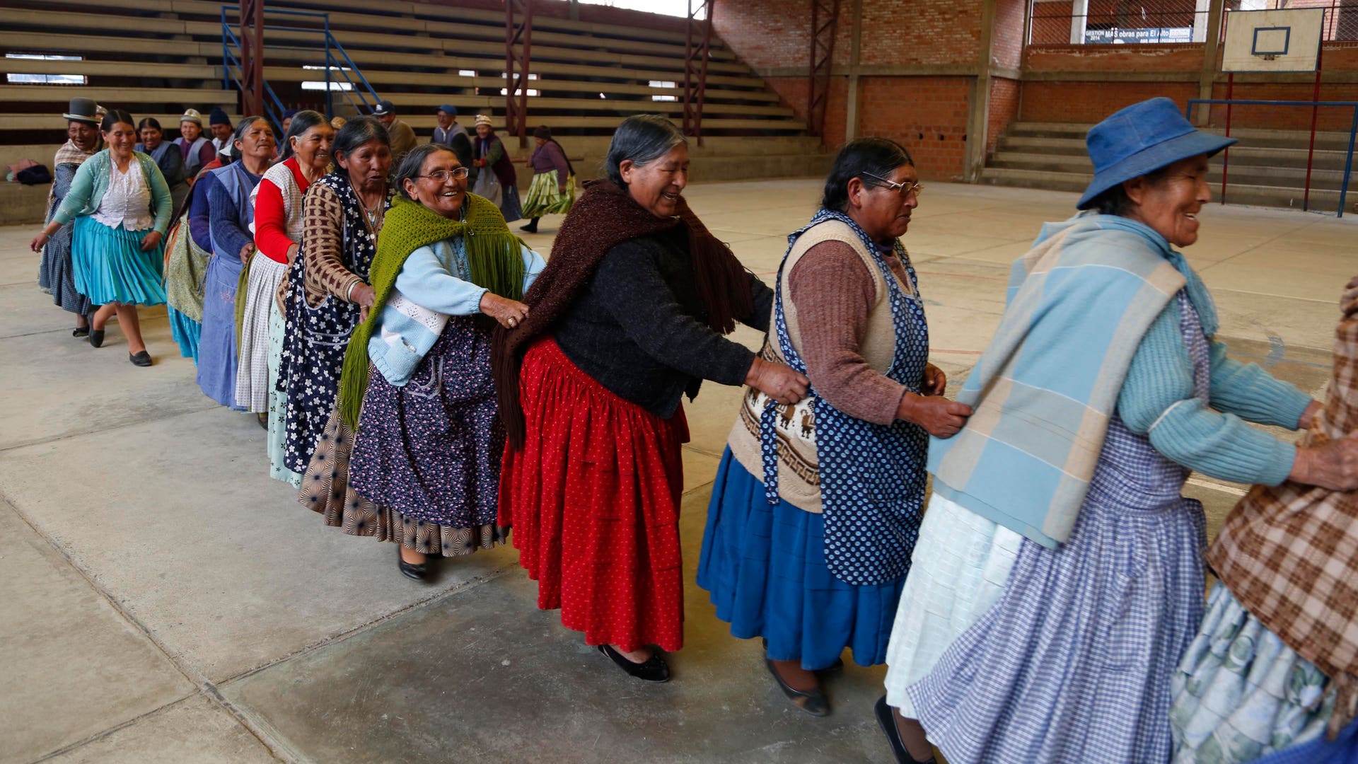 Bolivia_Grandmother_Handball__9_
