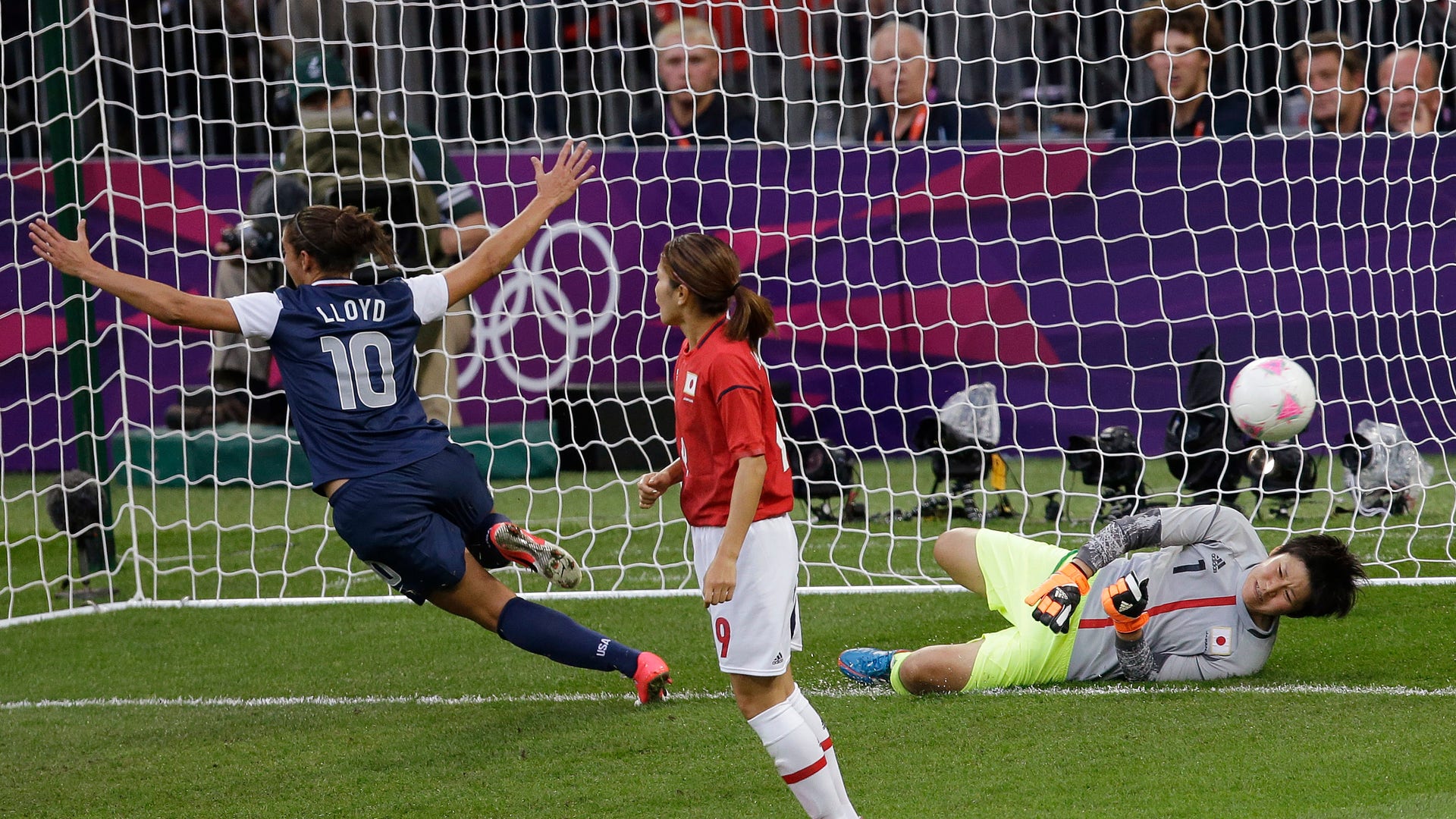 London_Olympics_Socce_Carr_5_