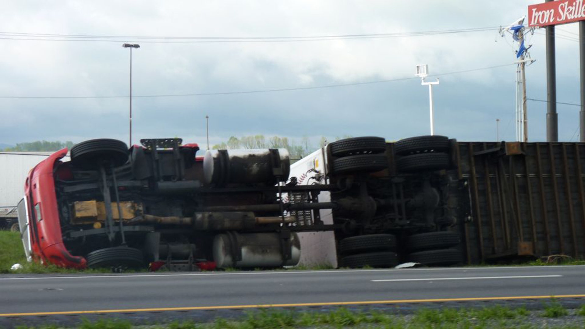 Overturned_Trailer_Fox_News