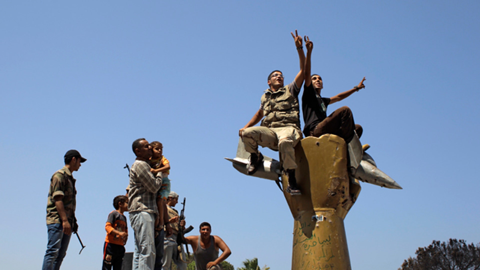 Aug_24_LibyanRebels_at_Qaddafi_Compound