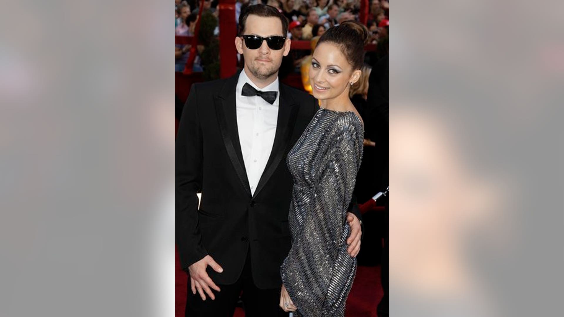 Nicole_Richie_and_Joel_Madden_kwjoeirjp