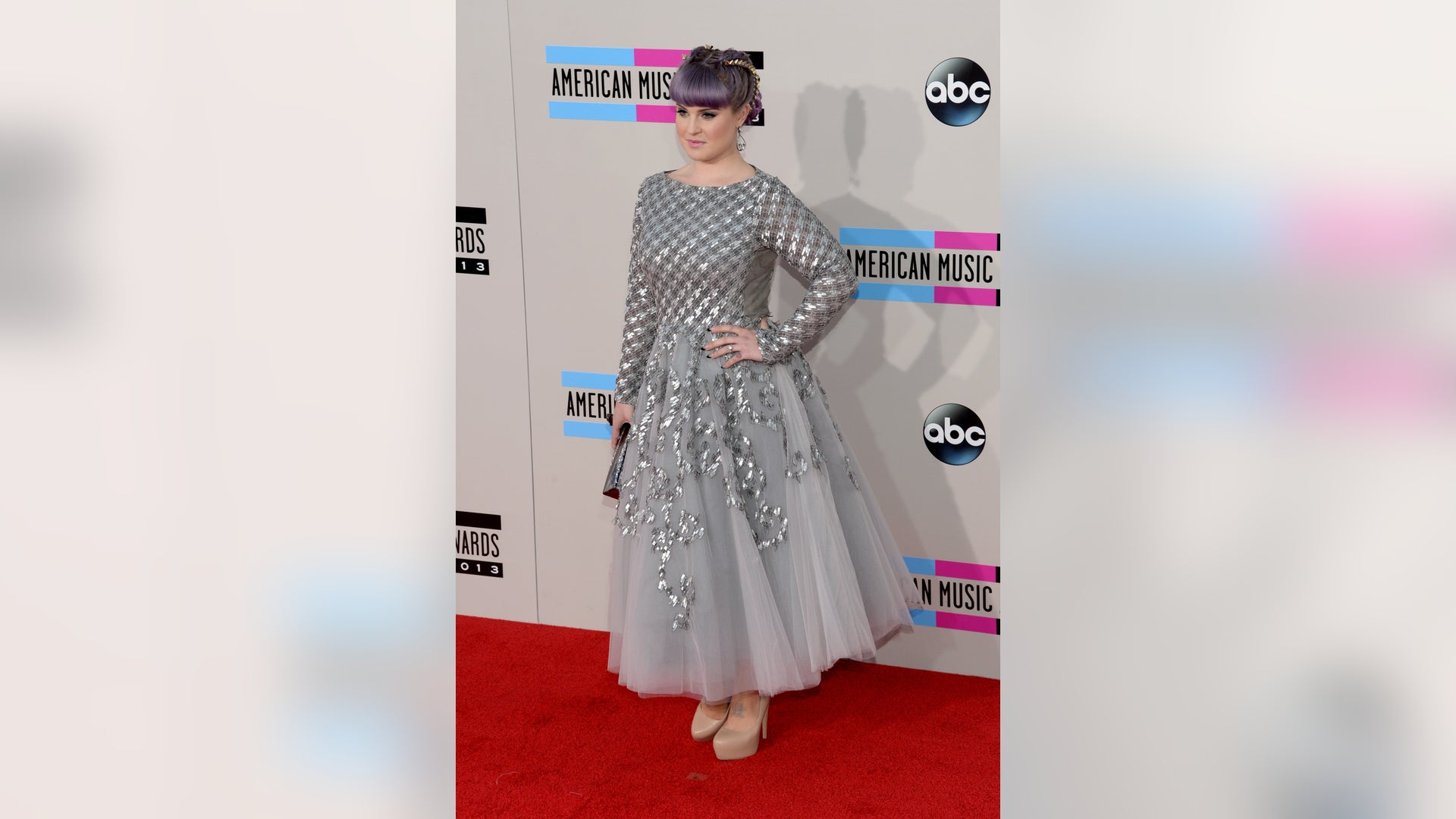 Kelly_Osborne_AMA_Red_Carpet