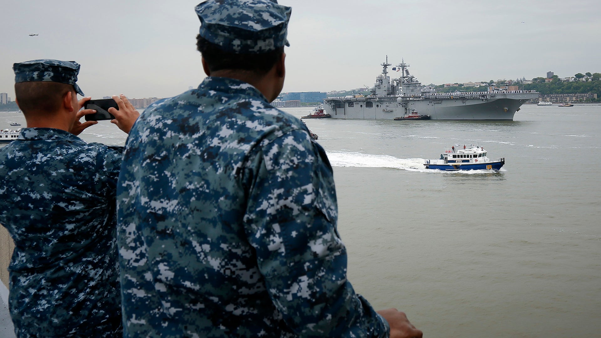 The amphibious assault ship USS Kearsarge arrives for docking as part of Fleet Week celebrations