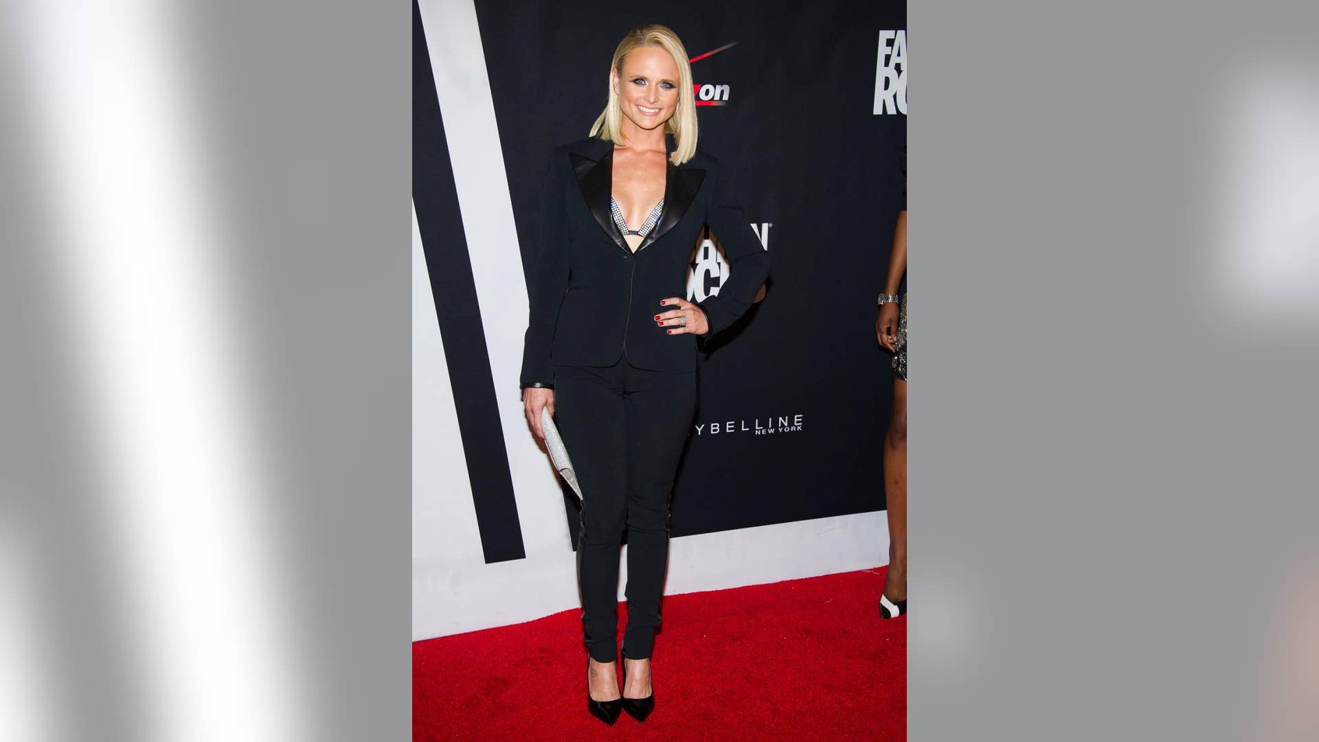 PHOTOS: Miranda Lambert Shows Off Slimmer Shape in Daring Couture | Fox