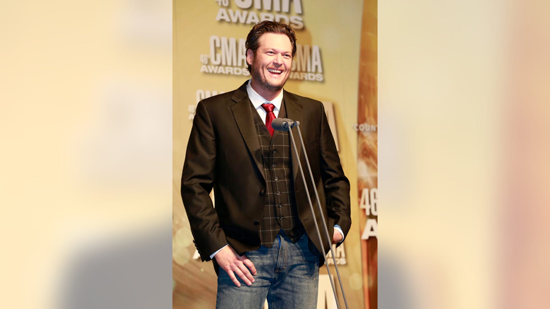 blake_shelton_tall