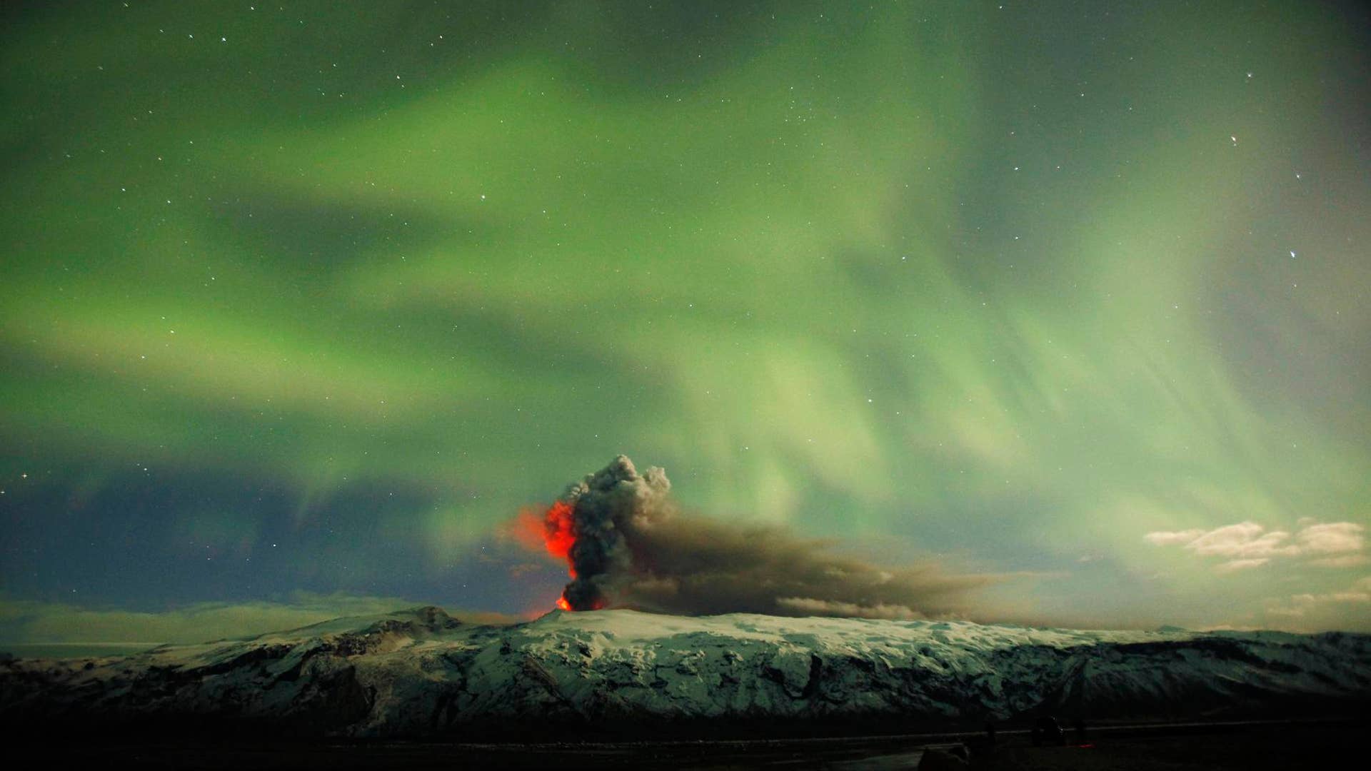 Northern_Lights_Over_Iceland