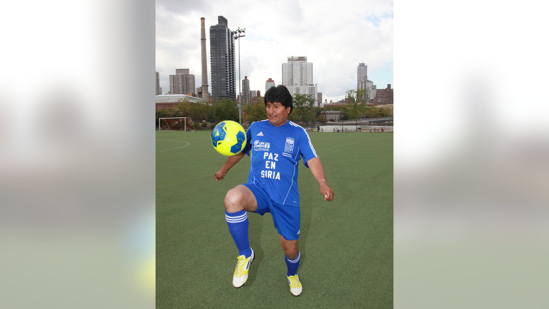 UN_Soccer_Evo_Morales_Vros__5_
