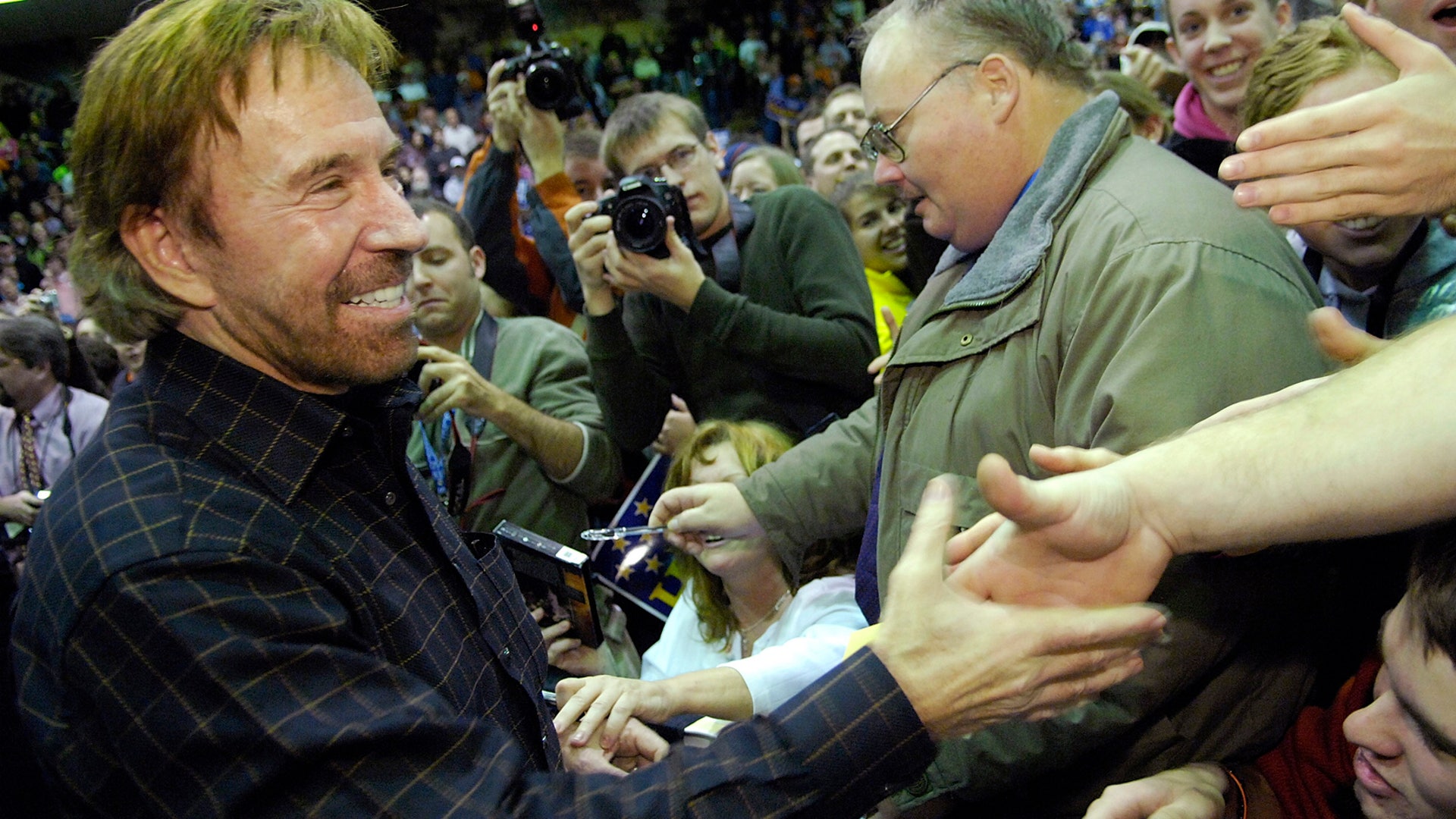 Chuck Norris Greets Fans