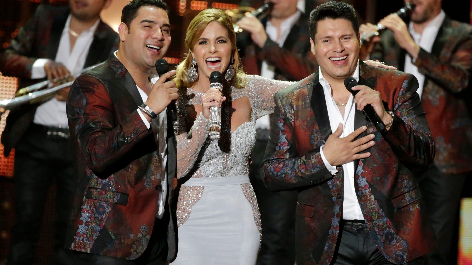 Latin_Billboard_Award_Vros__8_