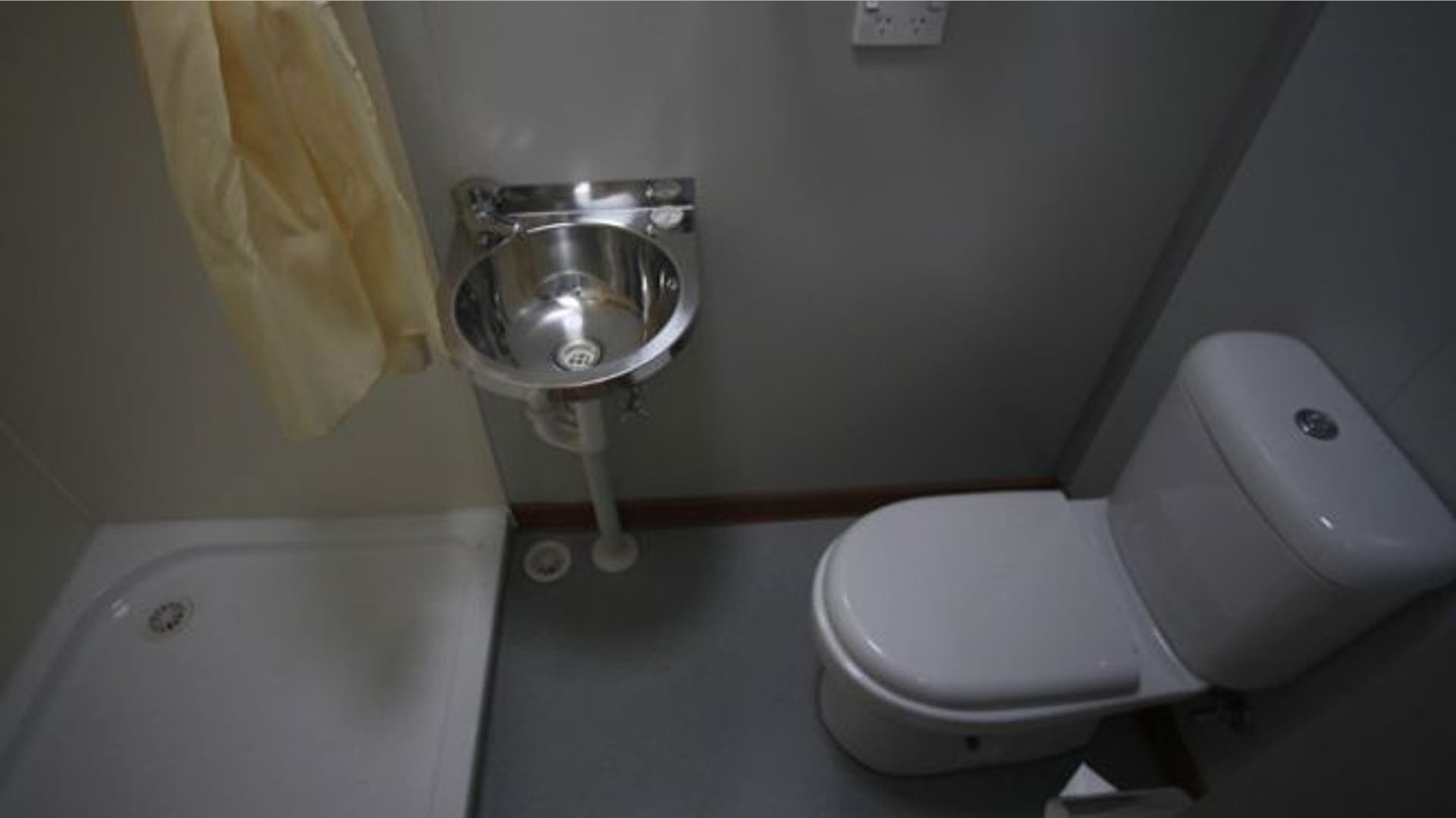 <b>Airplane Bathrooms</b>