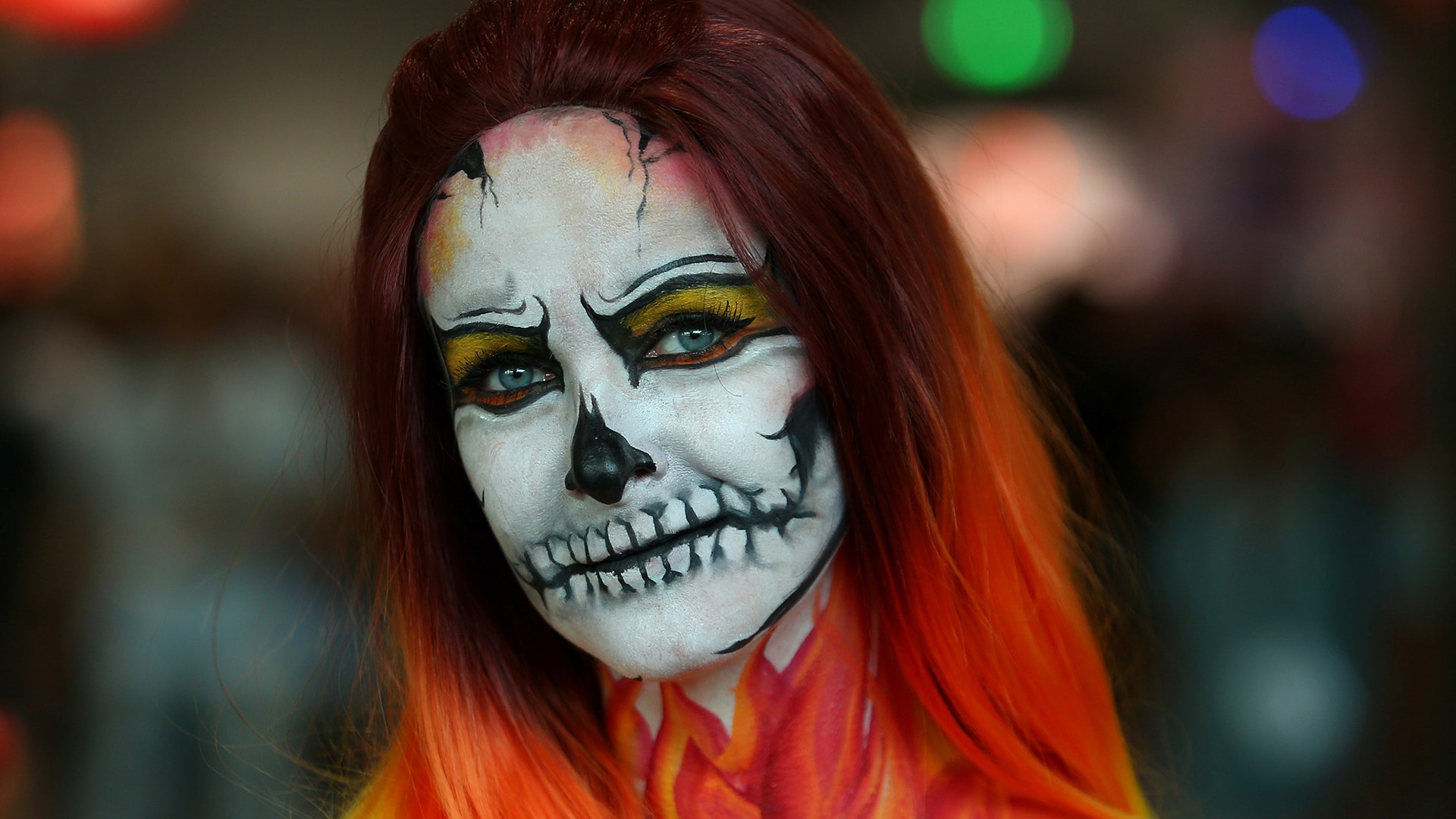 Sheila Noseworthy arrives in costume at Comic-Con International