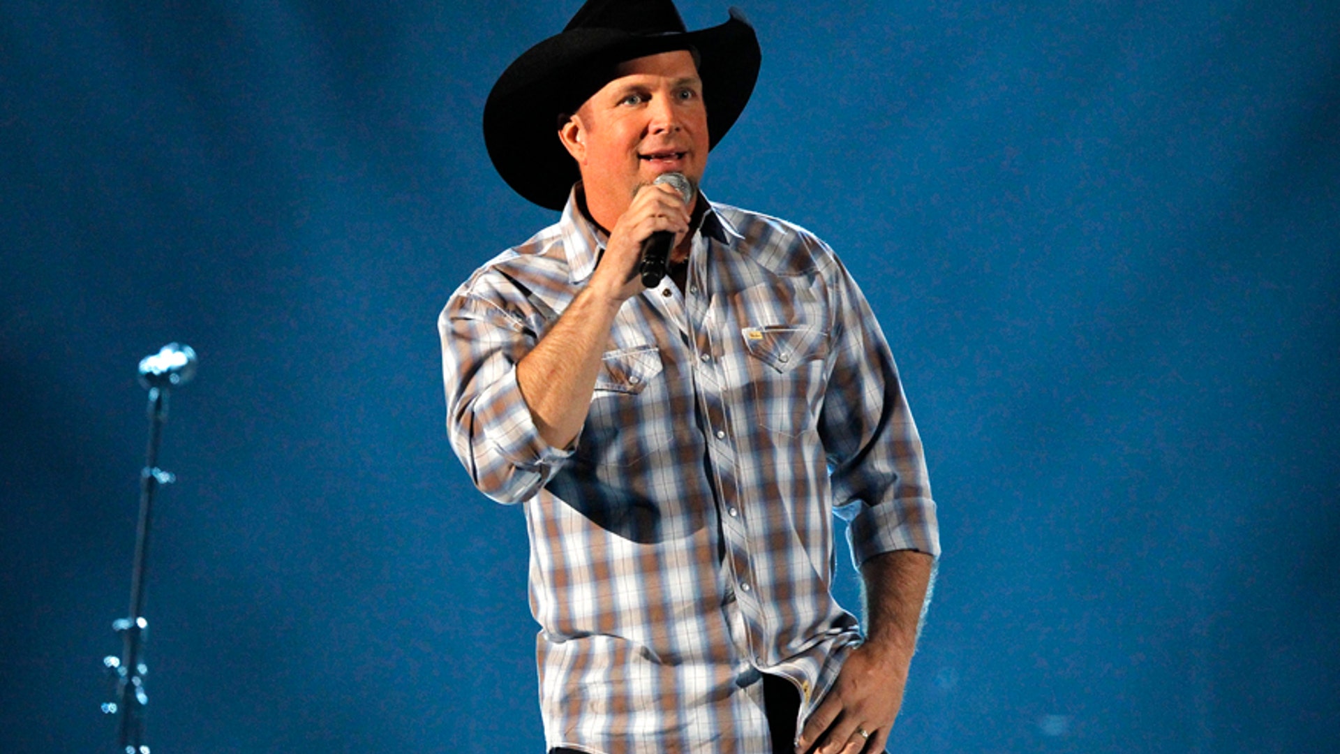 Garth Brooks: Left-leaner