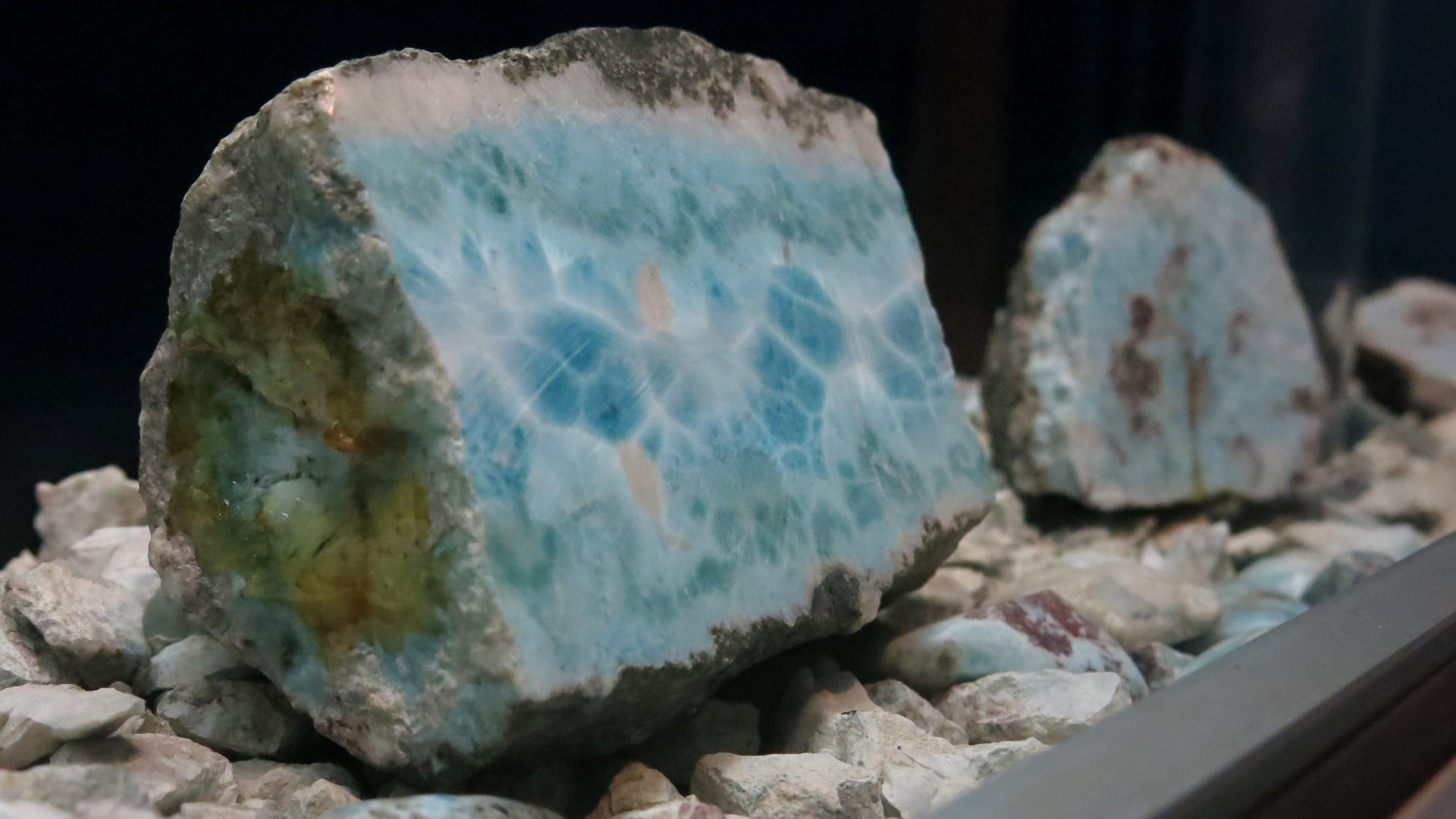 DR_Larimar_mining__3_