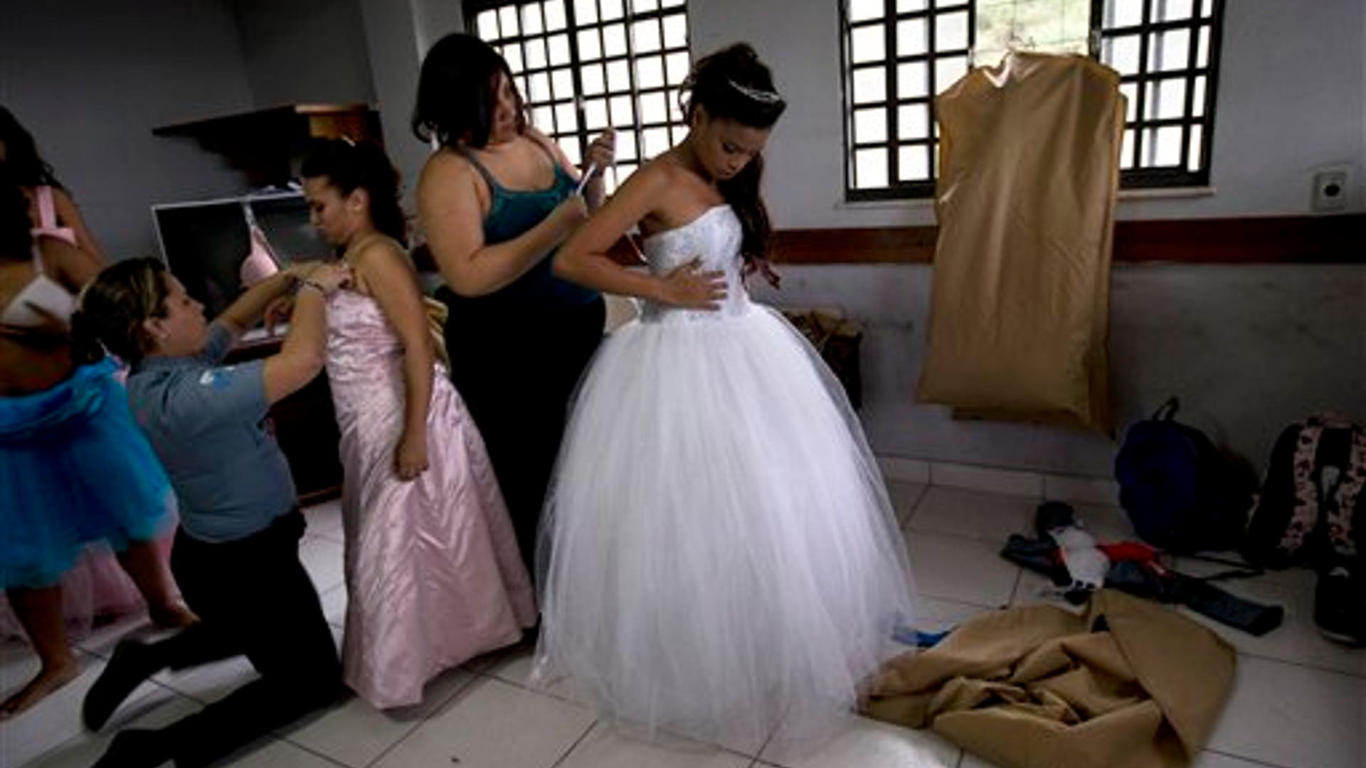 Slum_Debutante_Ball__6_