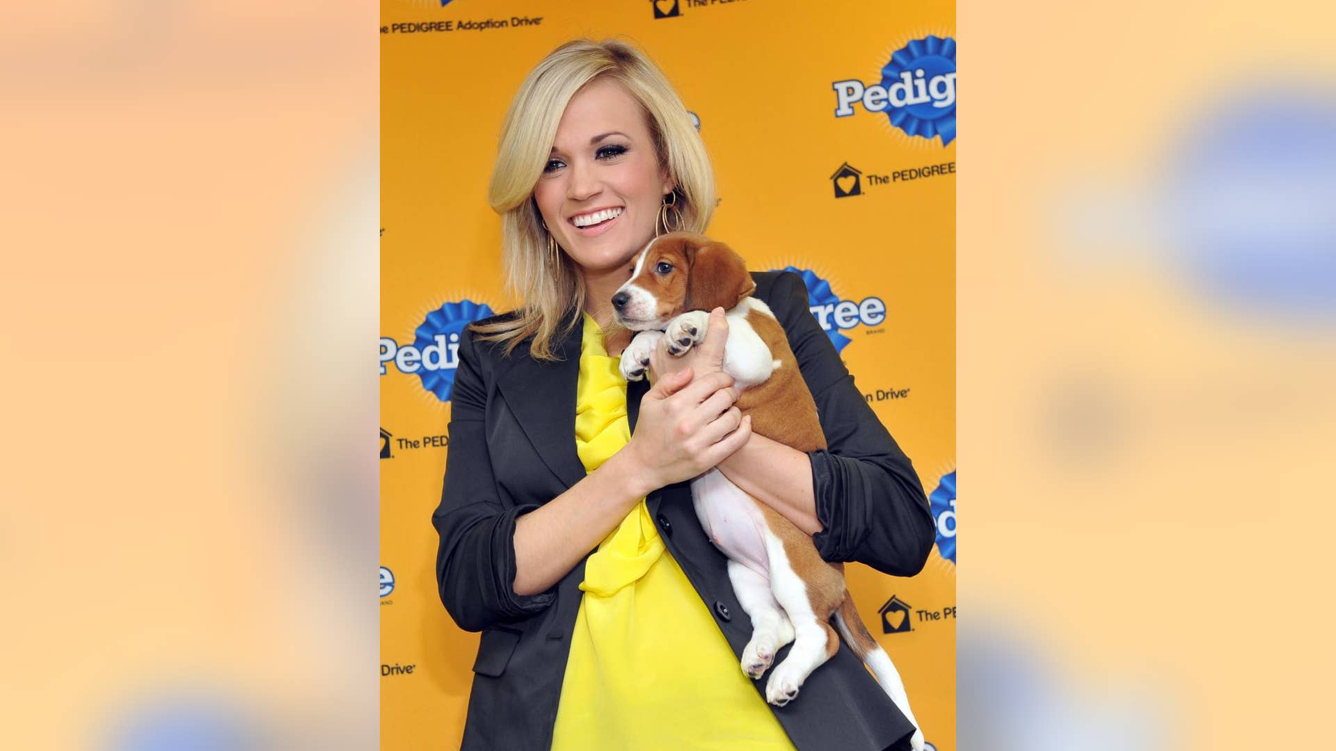 Carrie Underwood raises awareness for The PEDIGREE Adoption Drive