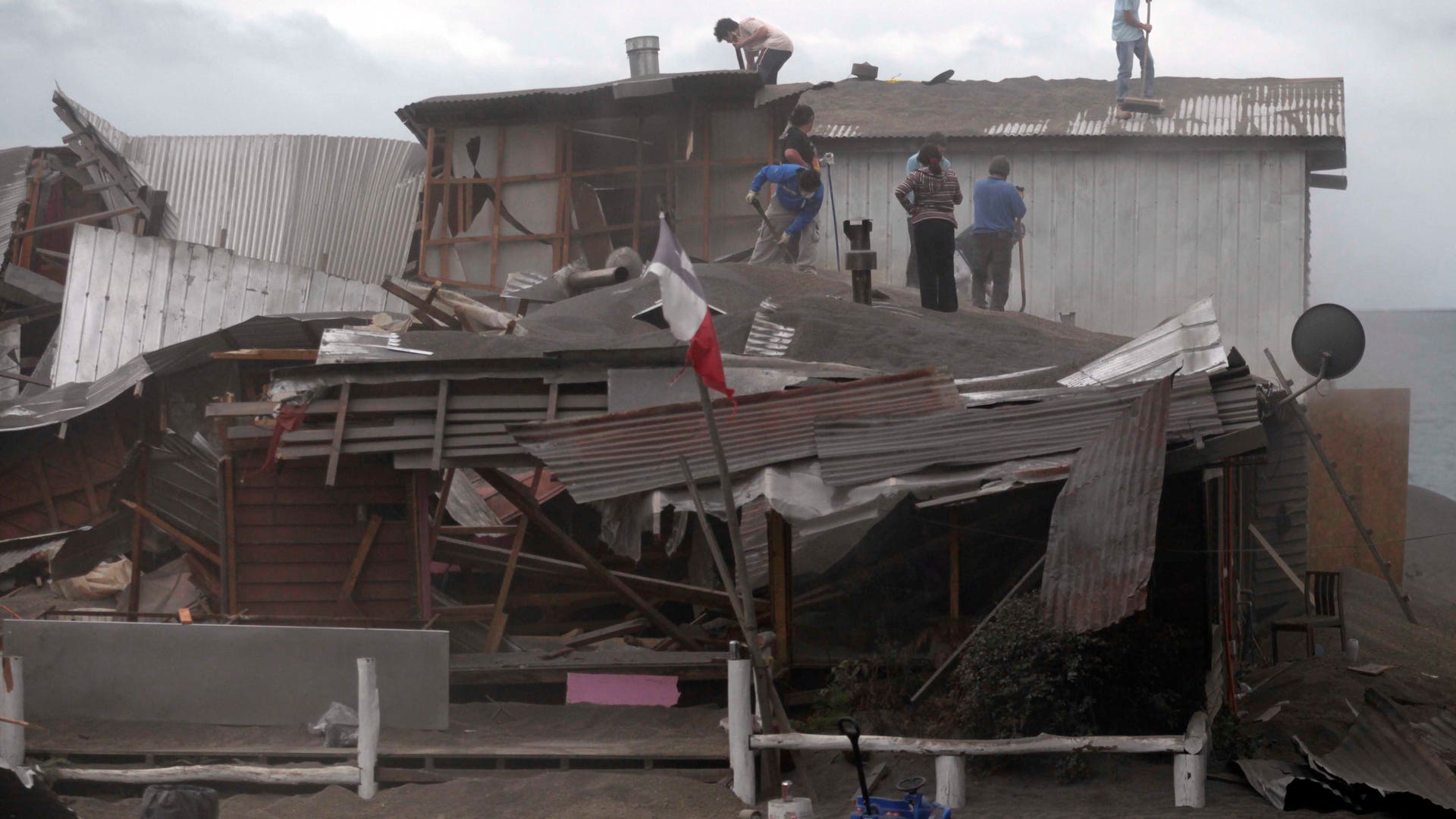 Chile_volcano_clean_up__10_
