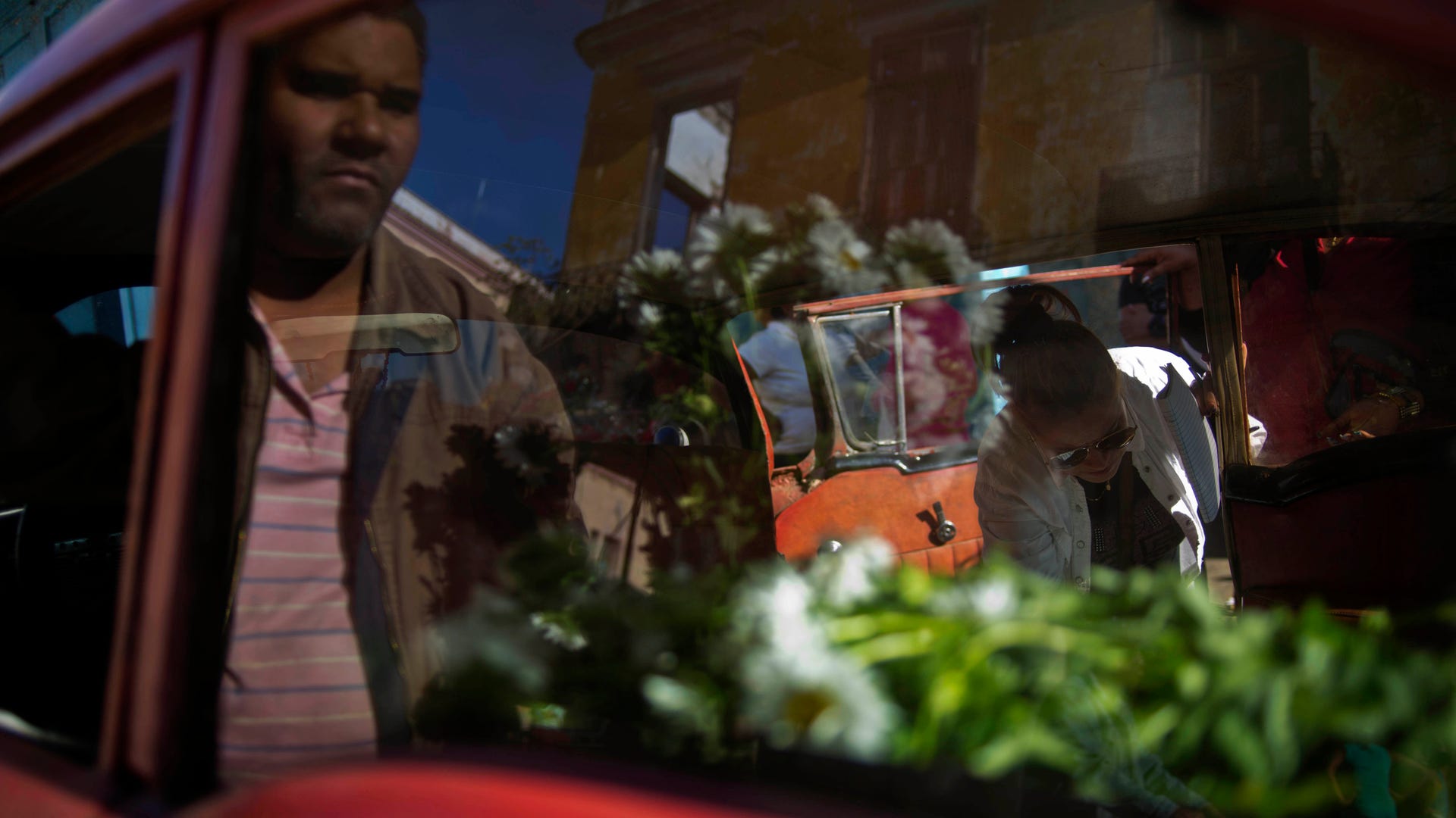 Cuba_Flower_Vendor__9_