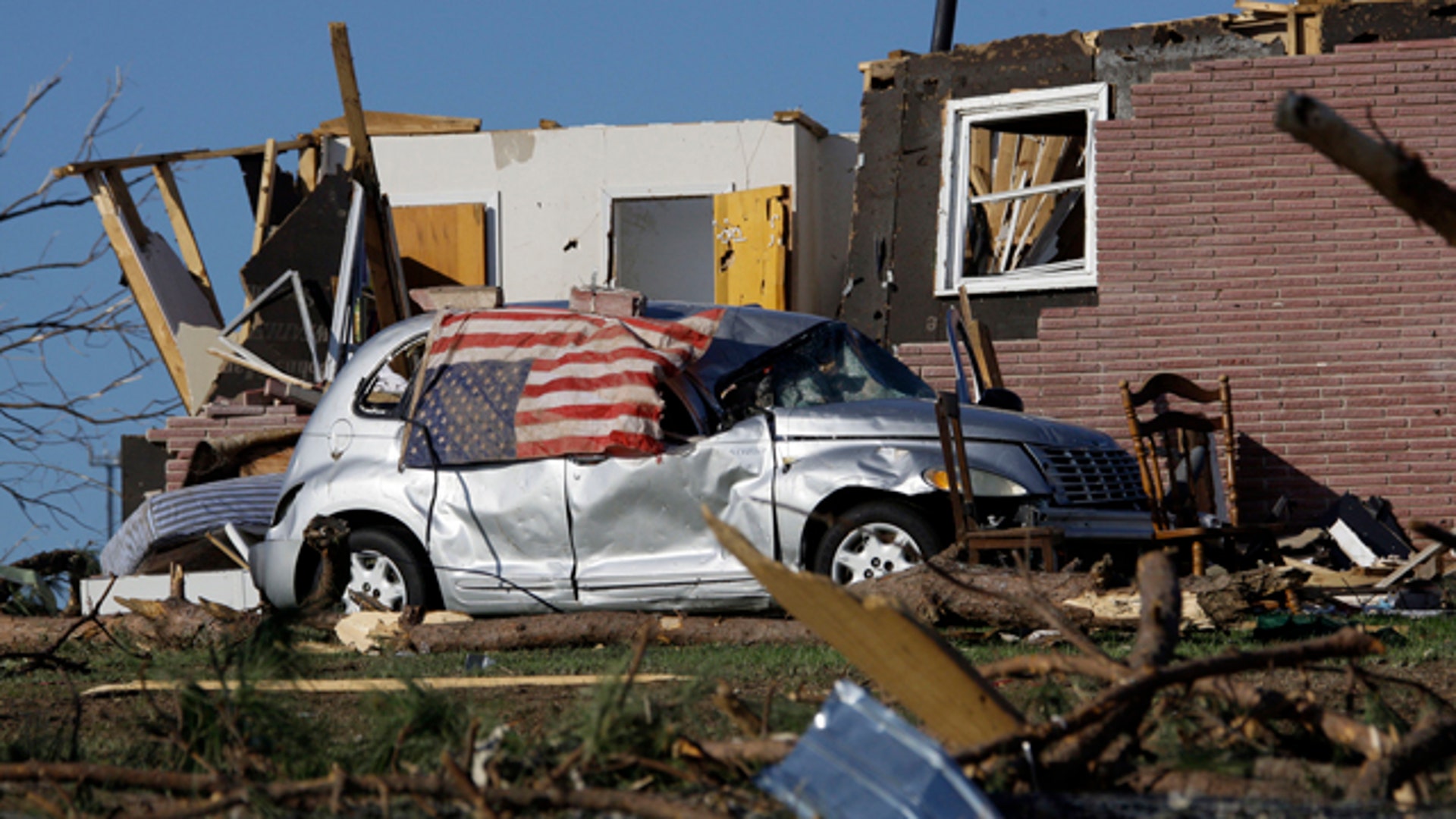 Flag_on_Alabama_Car_AP
