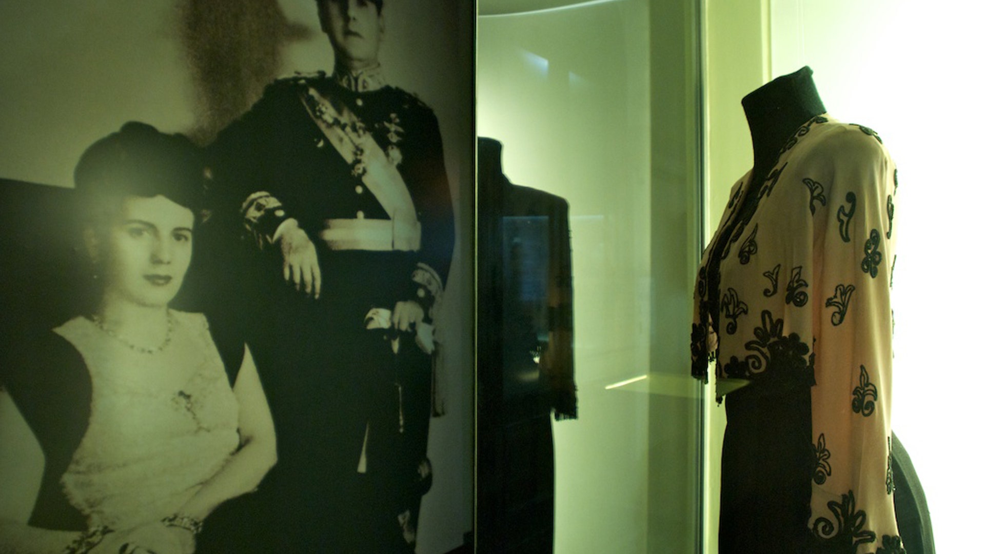 Museo_de_Evita_outfits