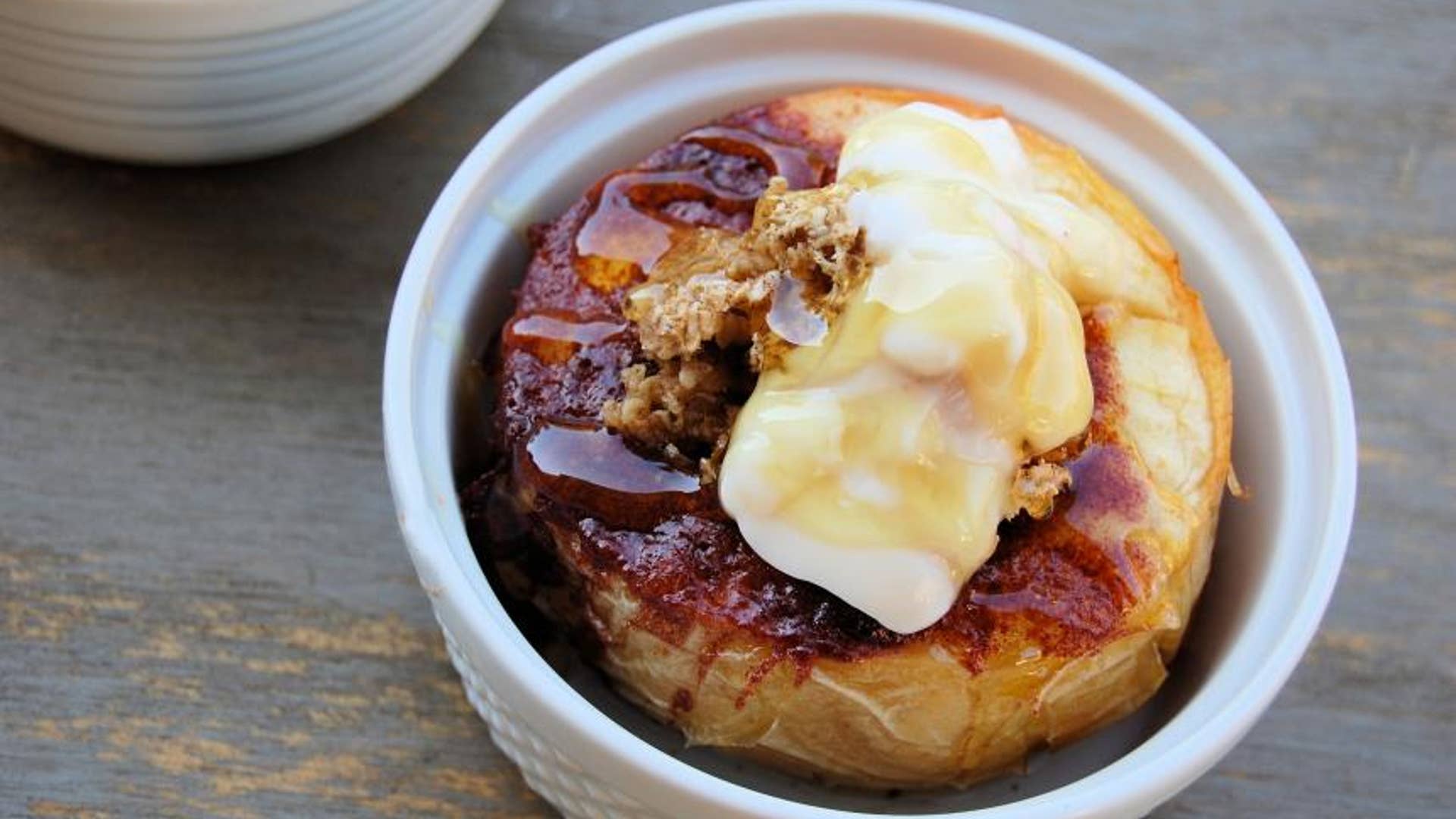 Baked Apples Stuffed with Cinnamon Oatmeal