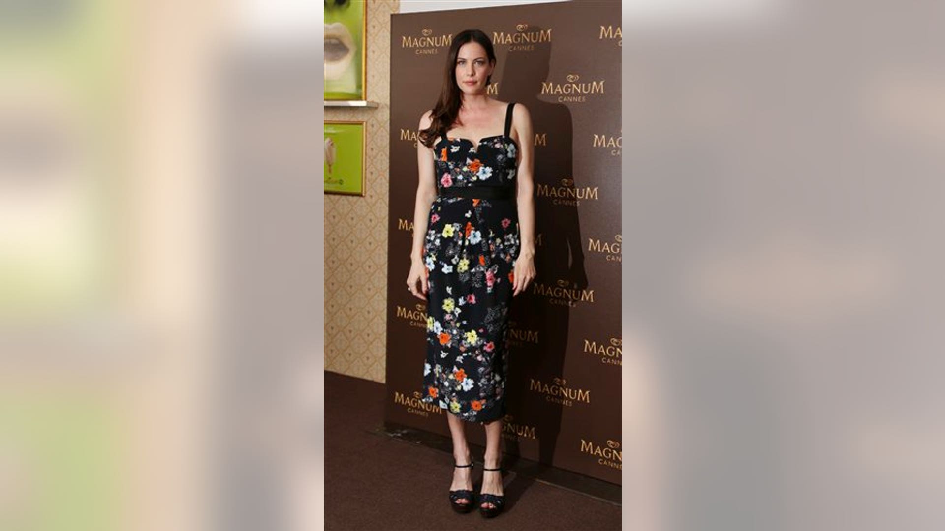 can_liv_tyler_cannes