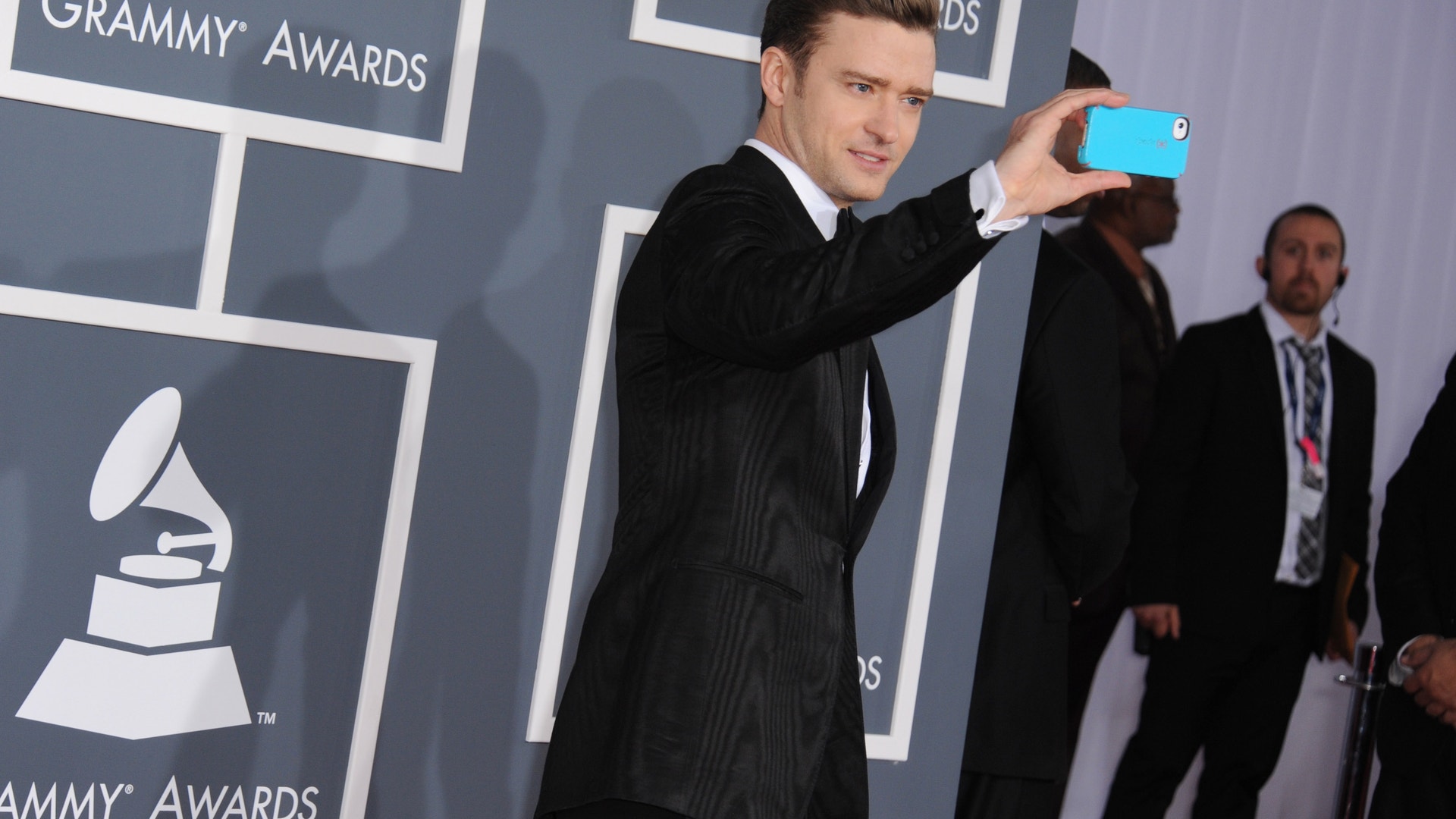 carpet_justin_timberlake_tux_AP