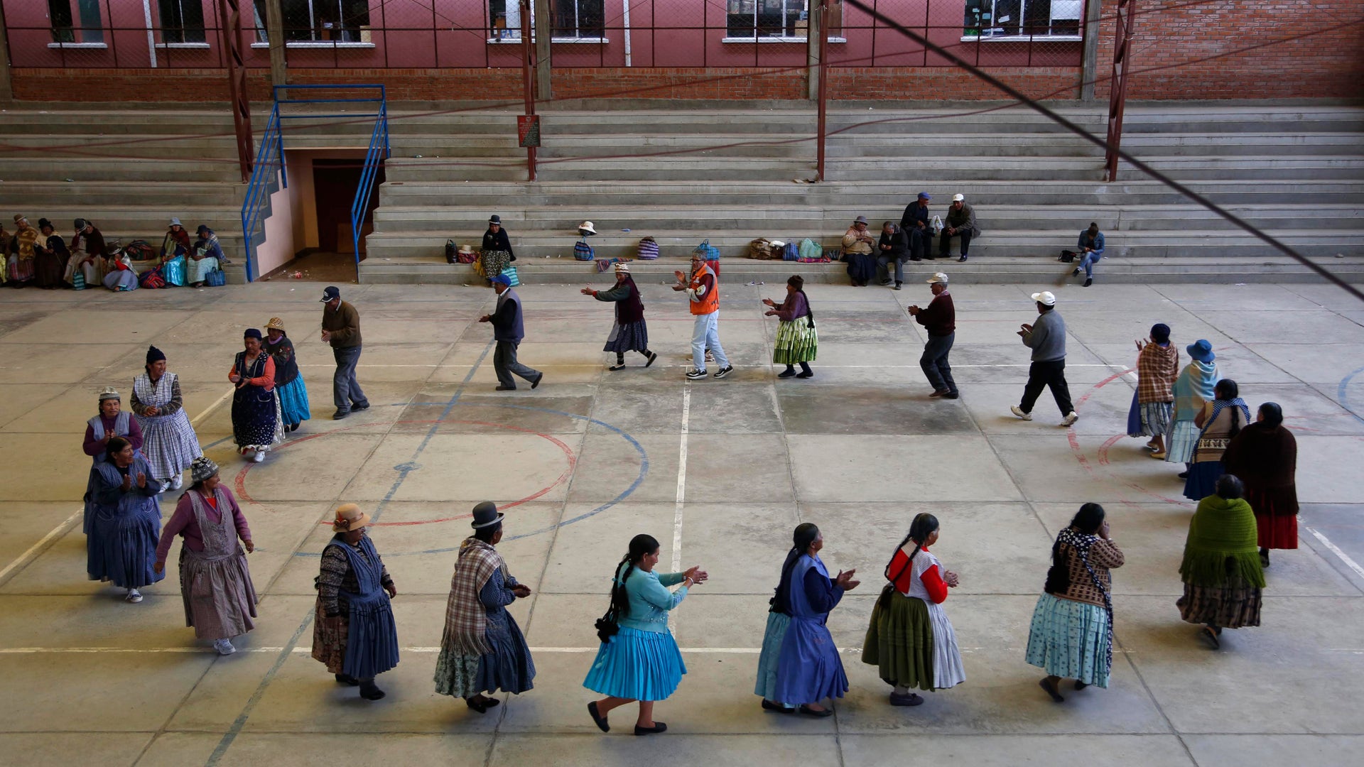 Bolivia_Grandmother_Handball__1_