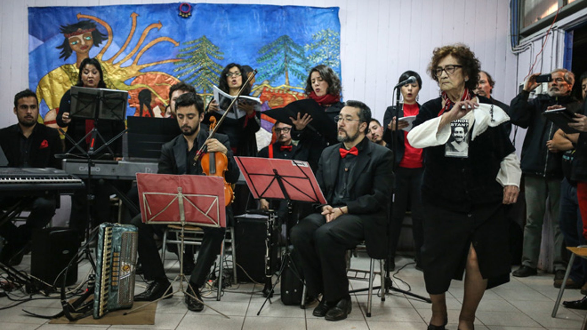 chile_dancing_alone__5_