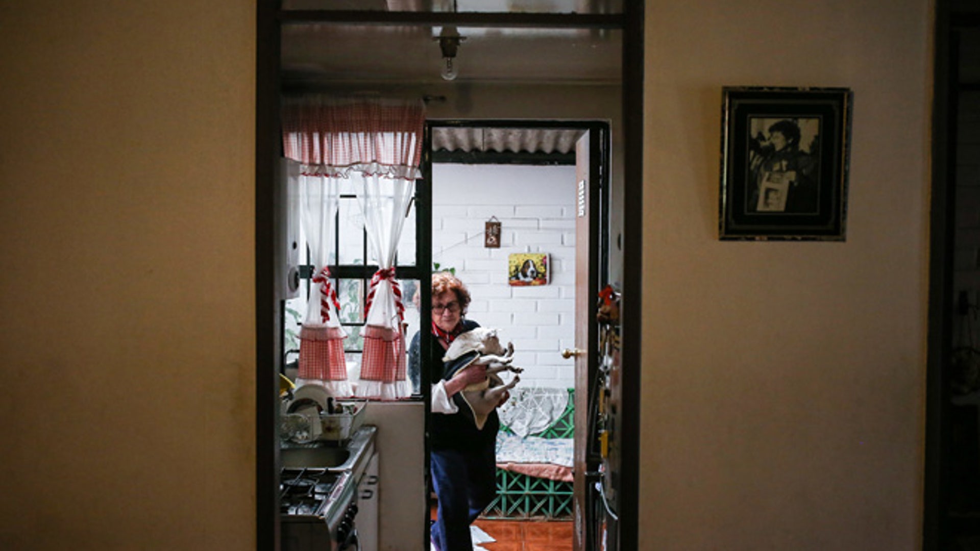 chile_dancing_alone__6_