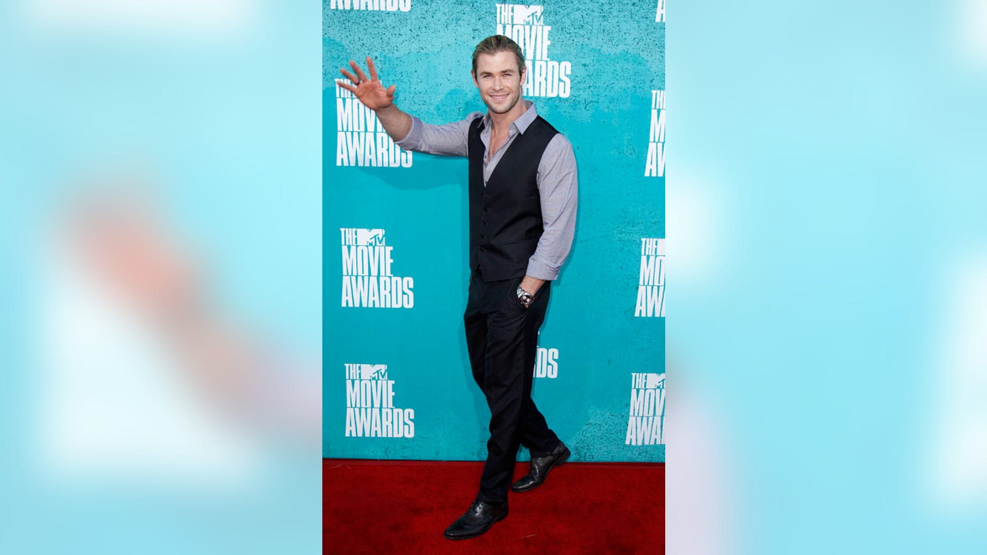 chris_hemsworth_tall