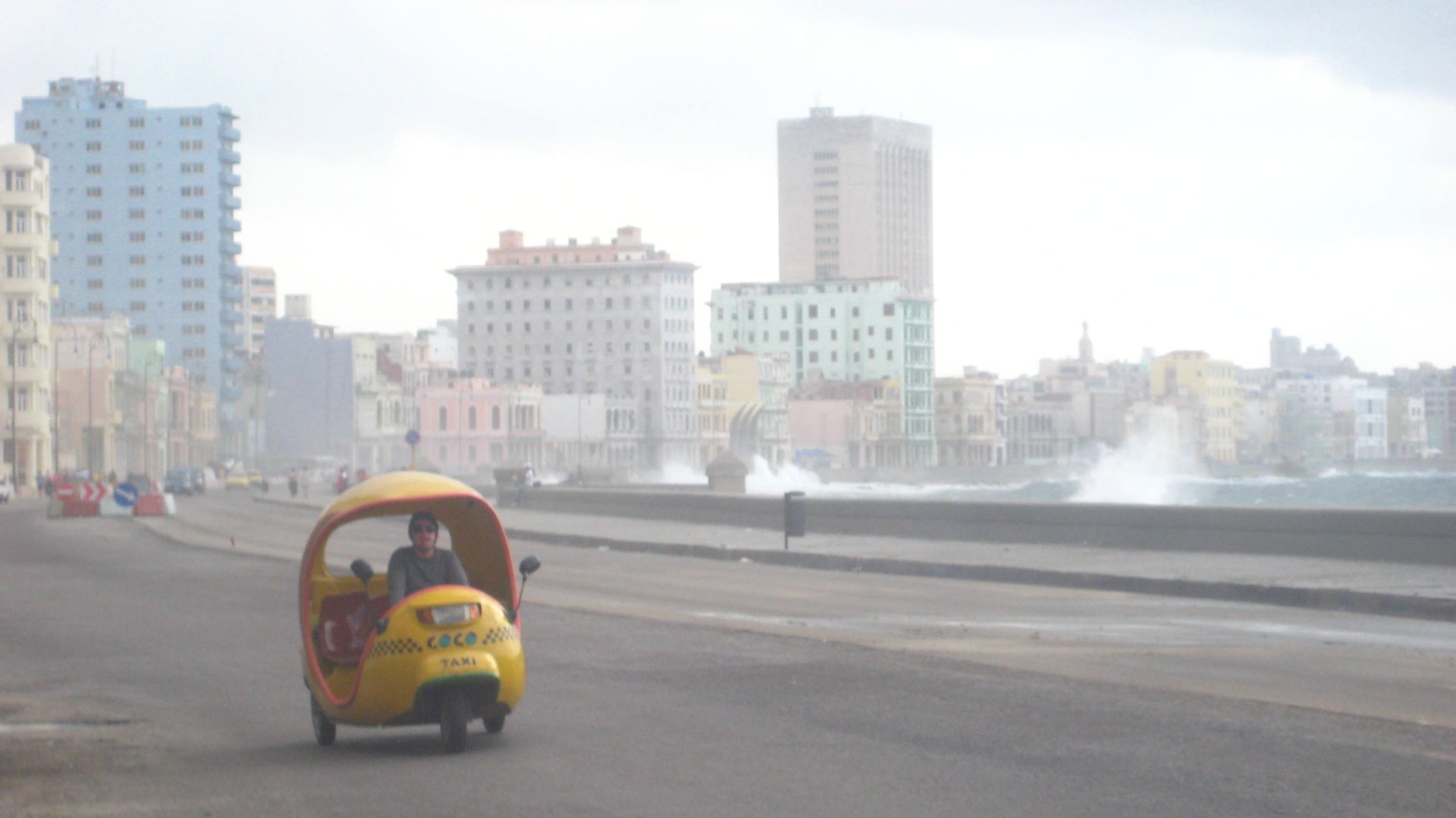 cocotaxidrivesonMalecon