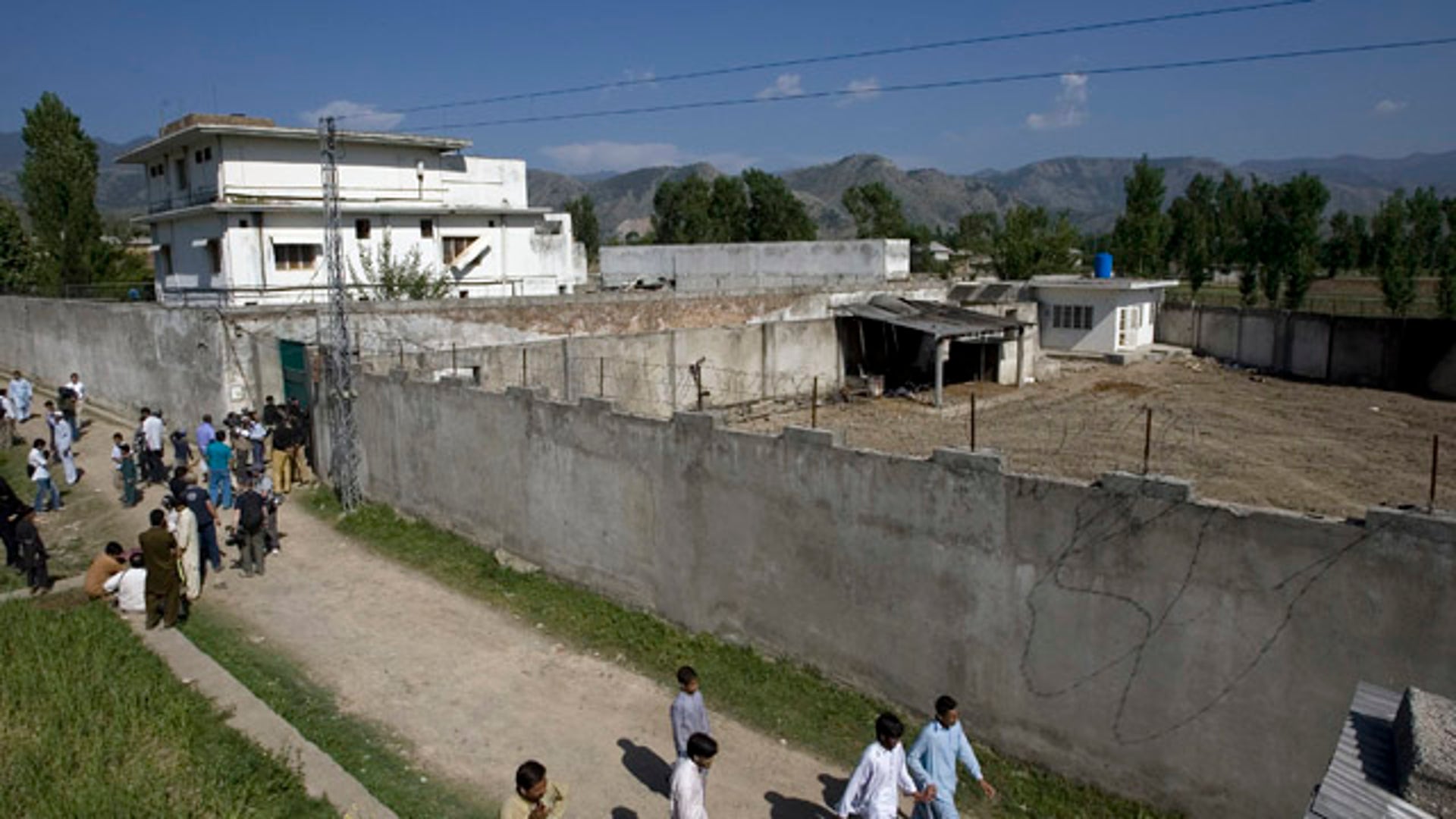 особняк усама бен ладен в пакистане. дом бен ладена в пакистане. дом усама бен ладена. дом бен ладена. Osama bin laden compound.