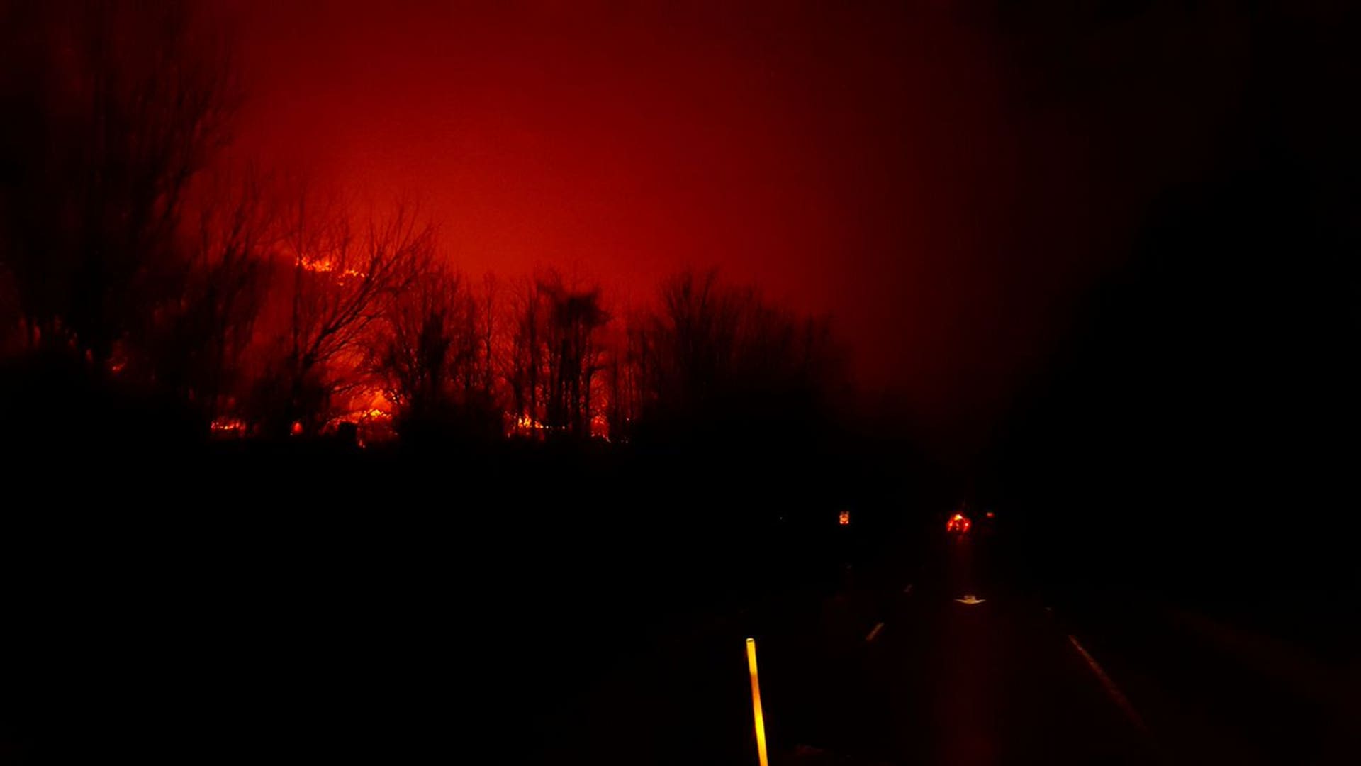 Fires continue to rage in Tennessee