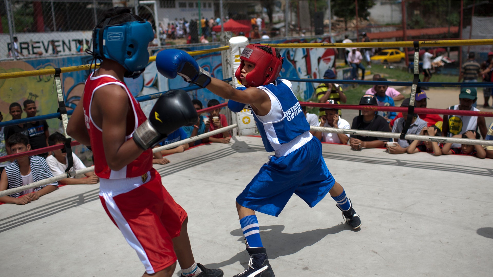 Venezuela_Street_Boxi_Crop